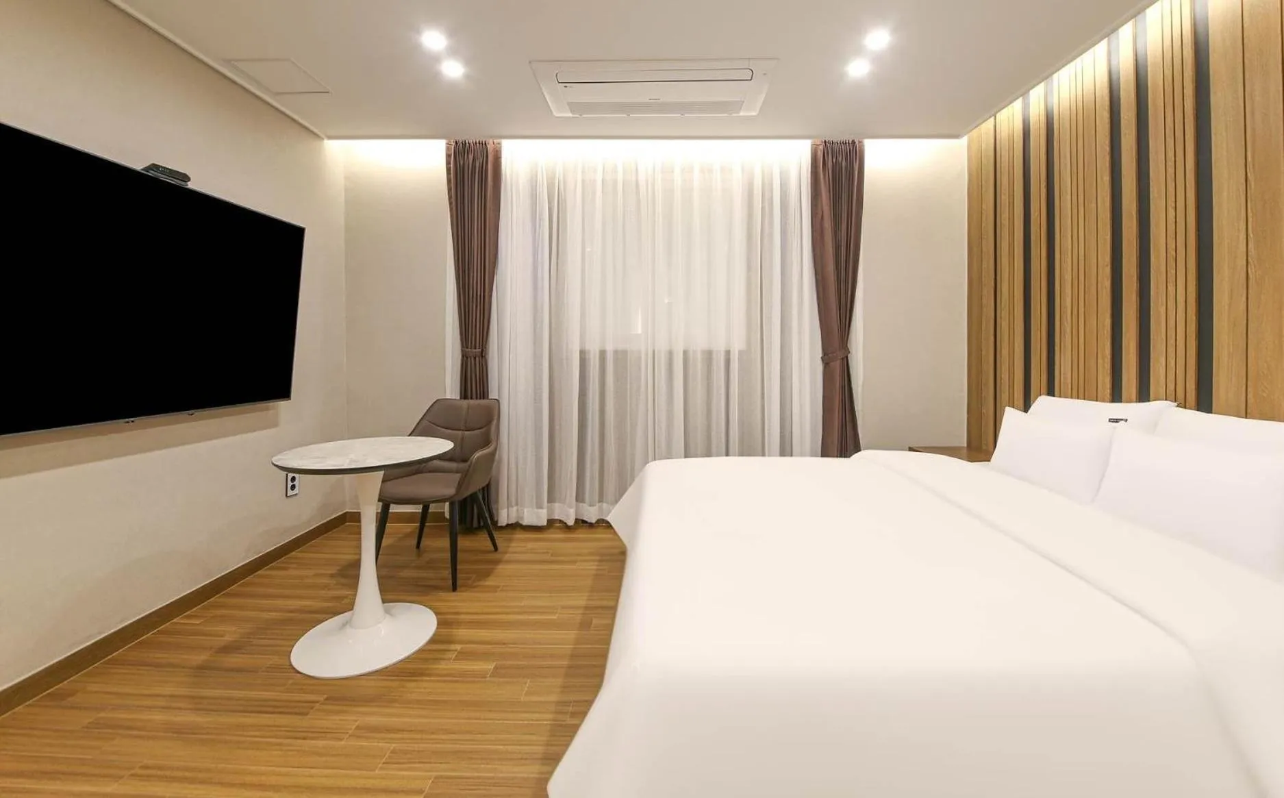 Bed in Brown Dot Hotel Sinan