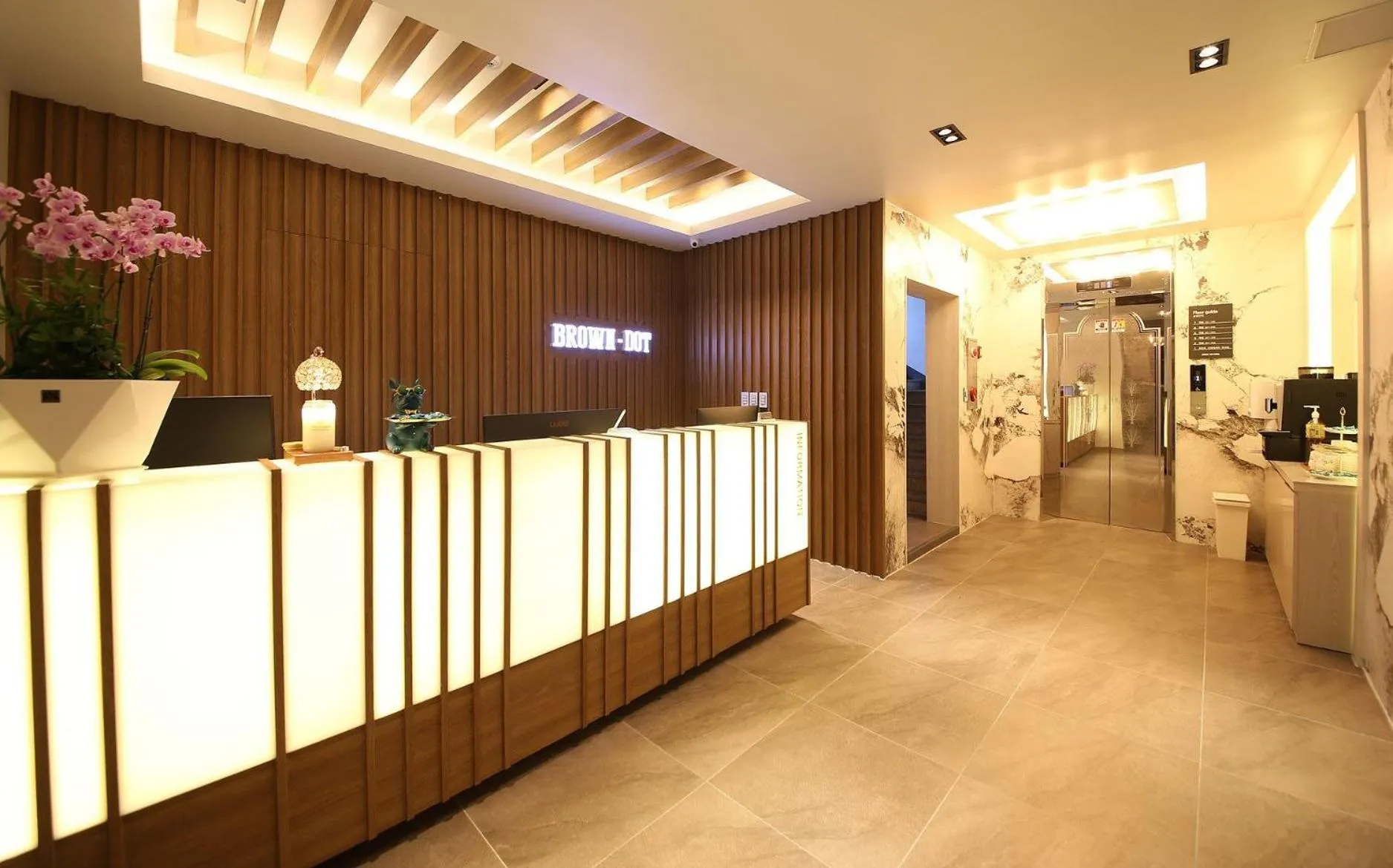 Property building in Brown Dot Hotel Sinan