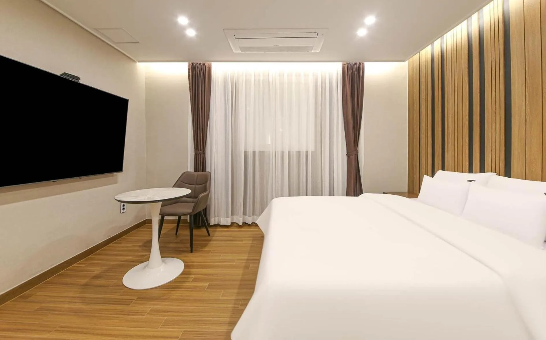 Bed in Brown Dot Hotel Sinan