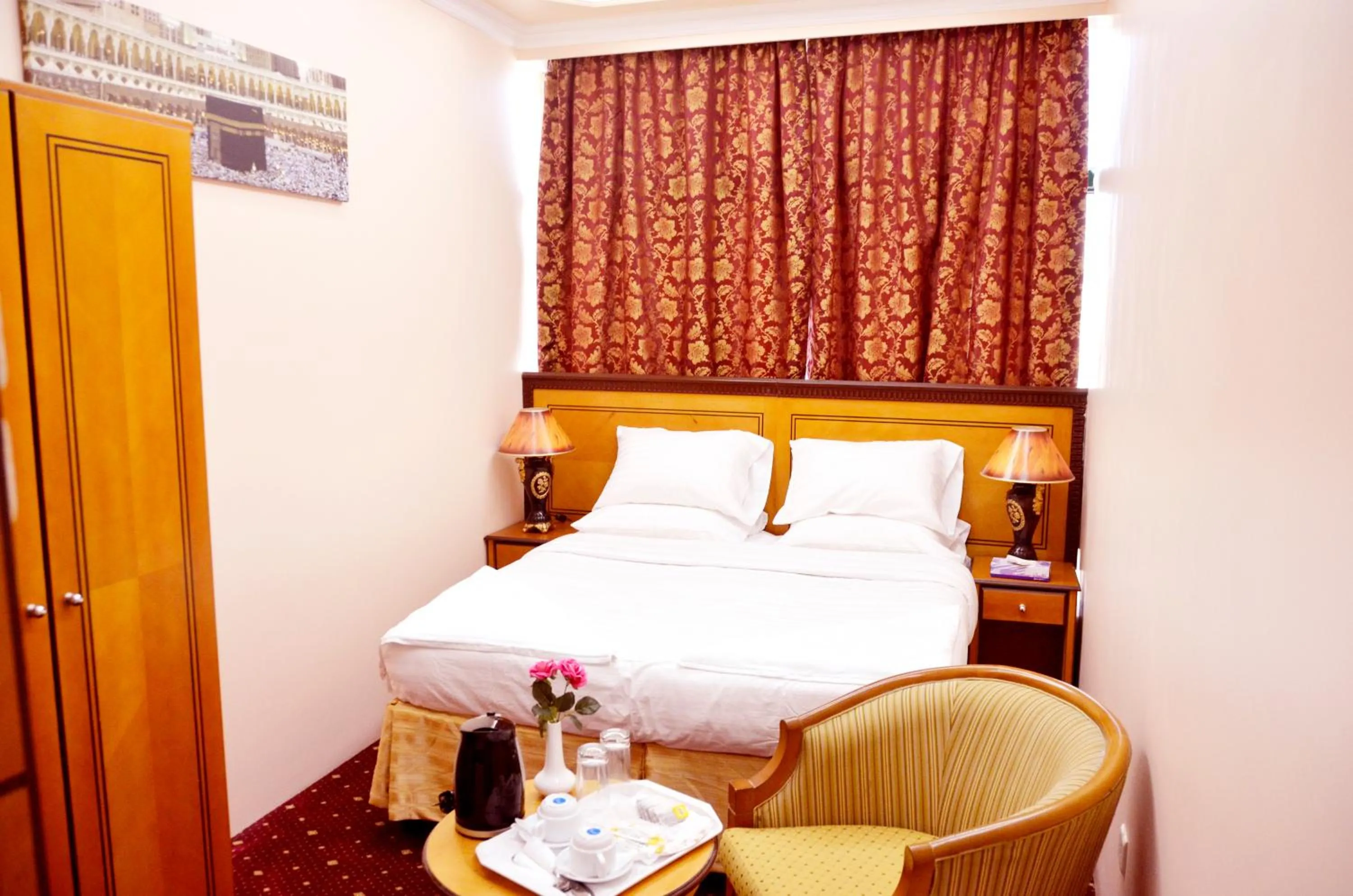 Bedroom in Anwar Al Deafah Hotel