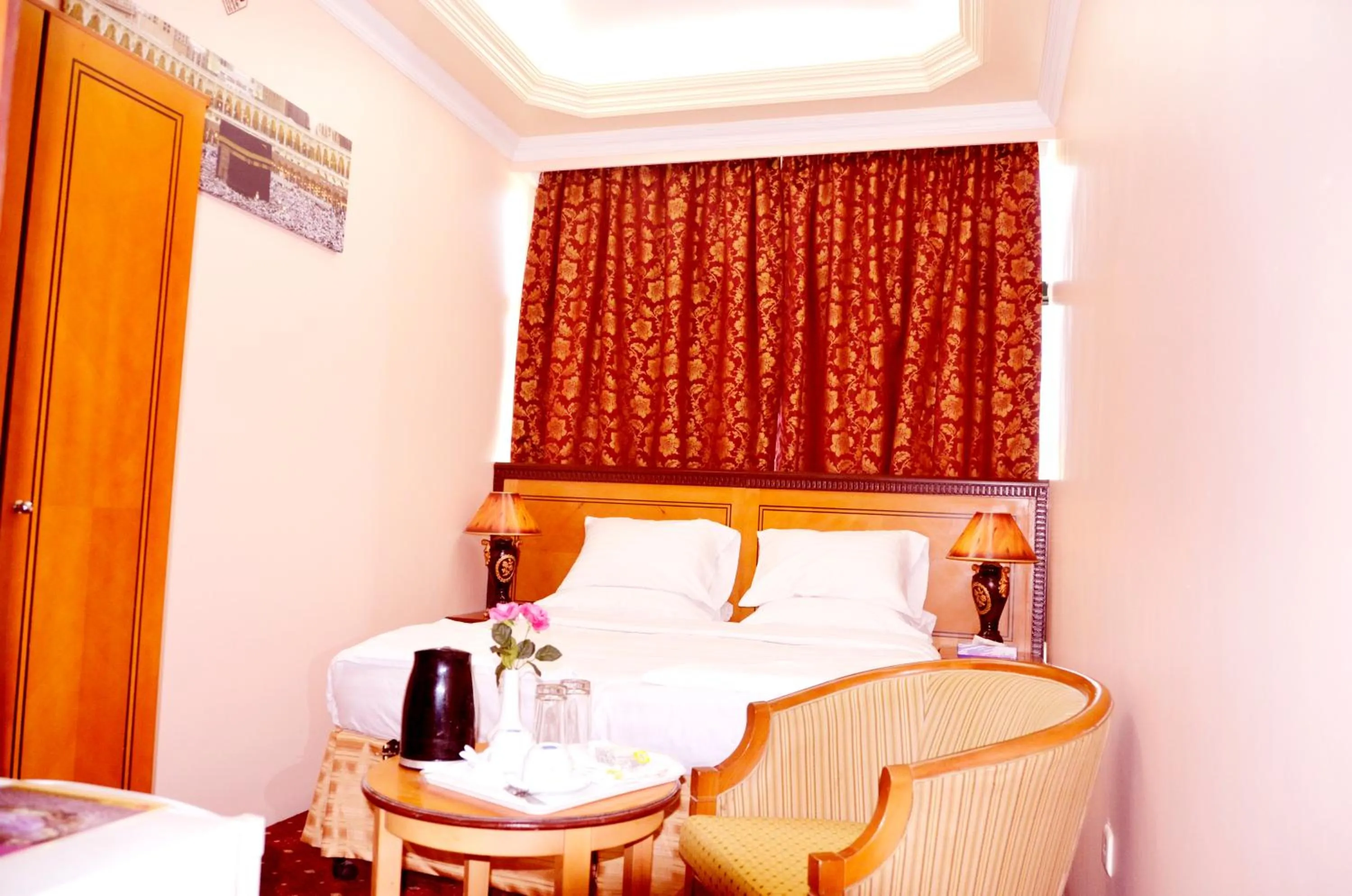 Bedroom in Anwar Al Deafah Hotel