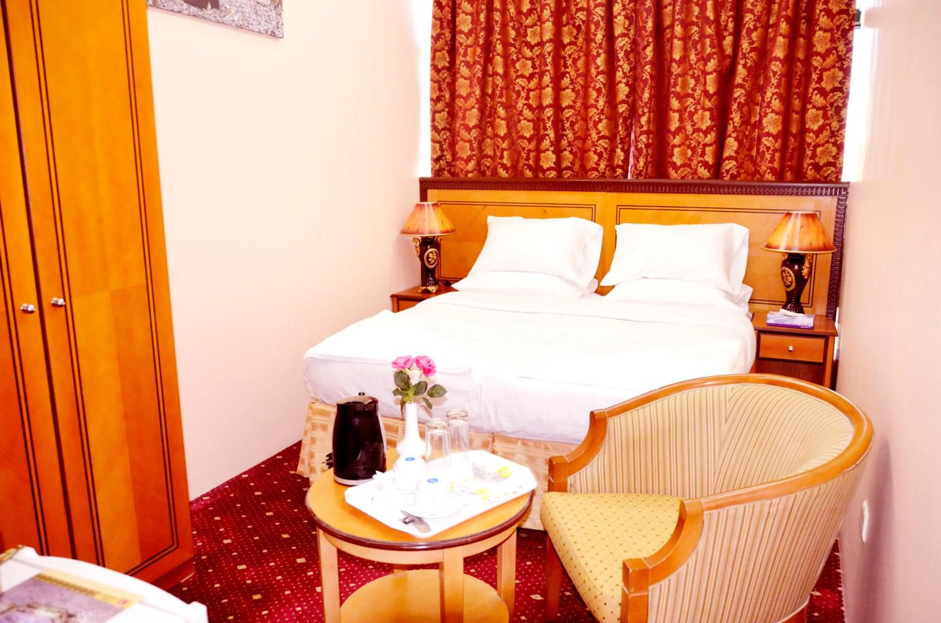 Bedroom in Anwar Al Deafah Hotel