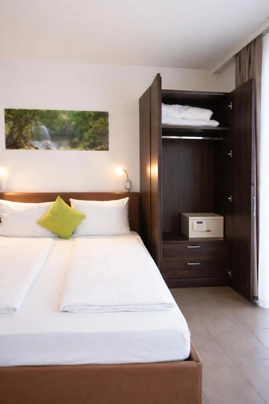 Photo of the whole room, Bed in Bayer's Boardinghouse und Hotel