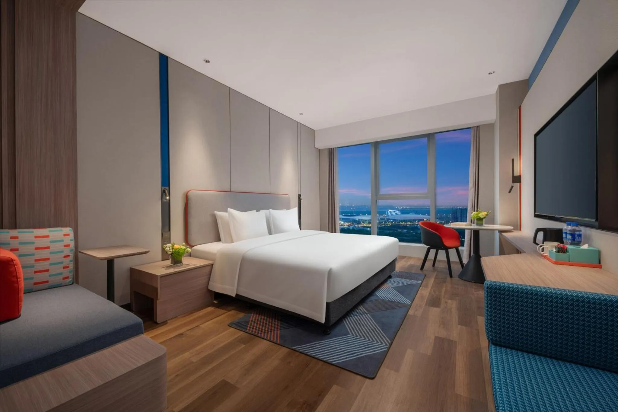 Photo of the whole room, Bed in Holiday Inn Express Nanjing Jiangbei Wonhall Mall