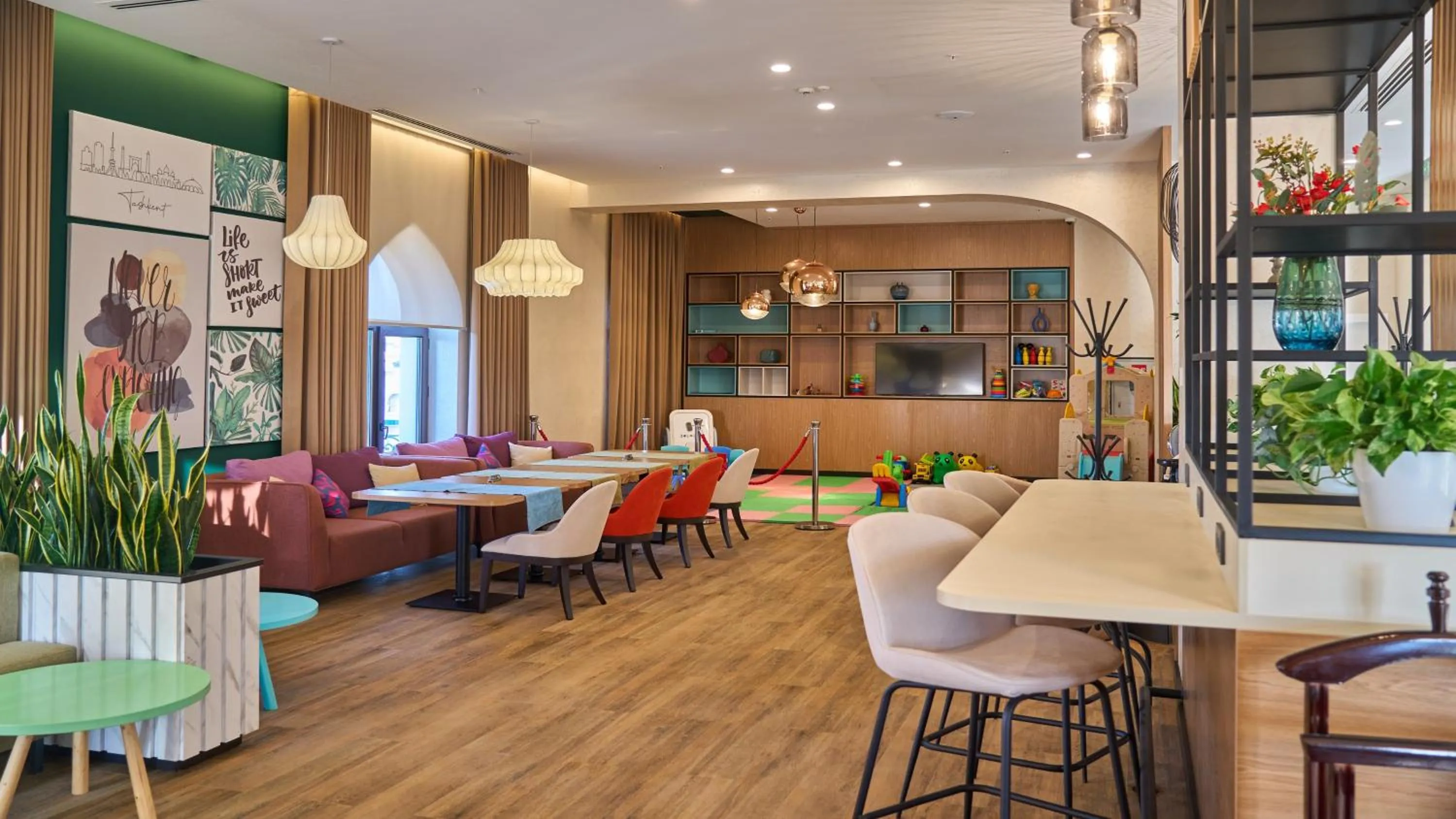 Restaurant/places to eat in Holiday Inn Tashkent City by IHG