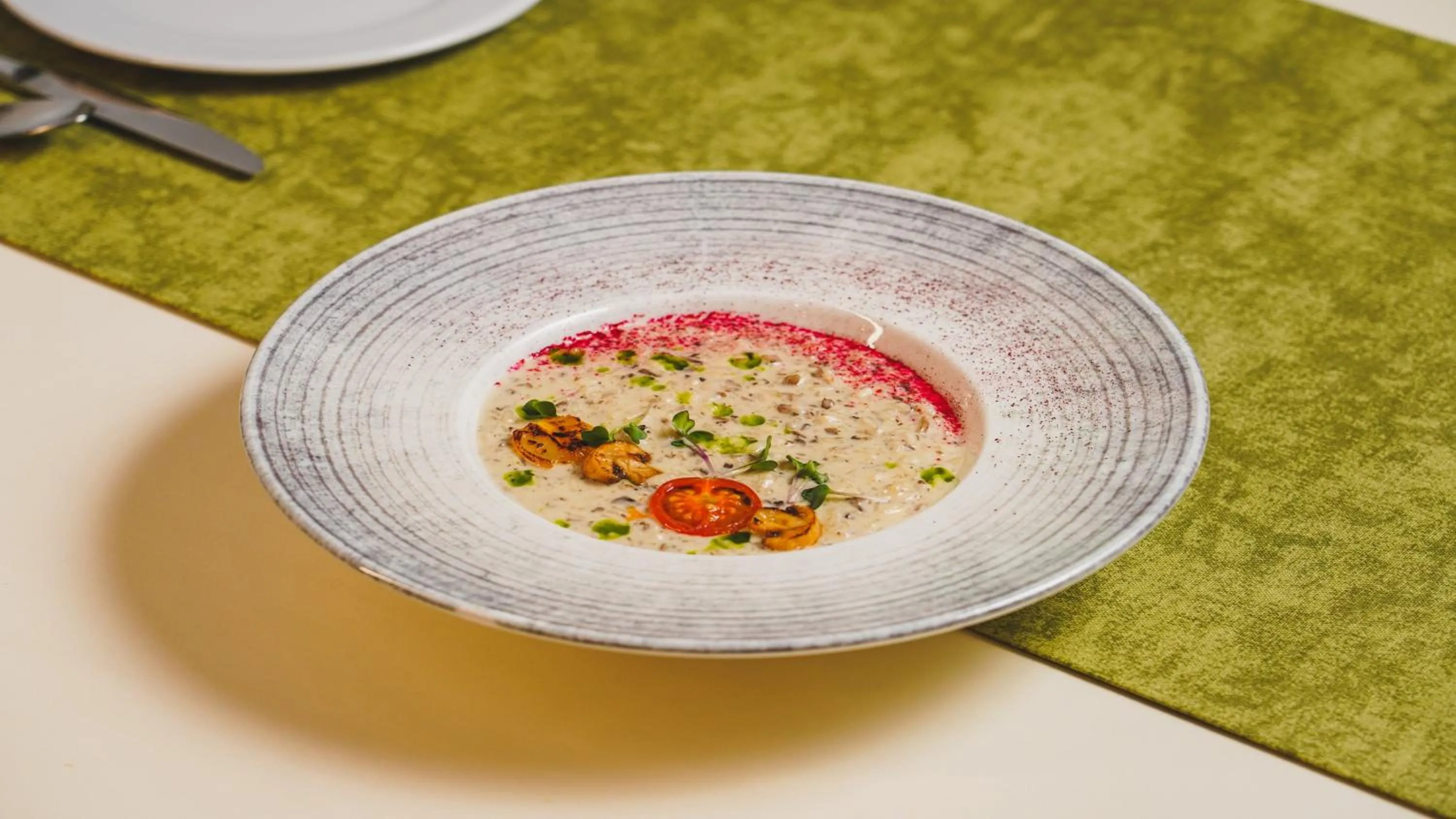 Restaurant/places to eat in Holiday Inn Tashkent City by IHG