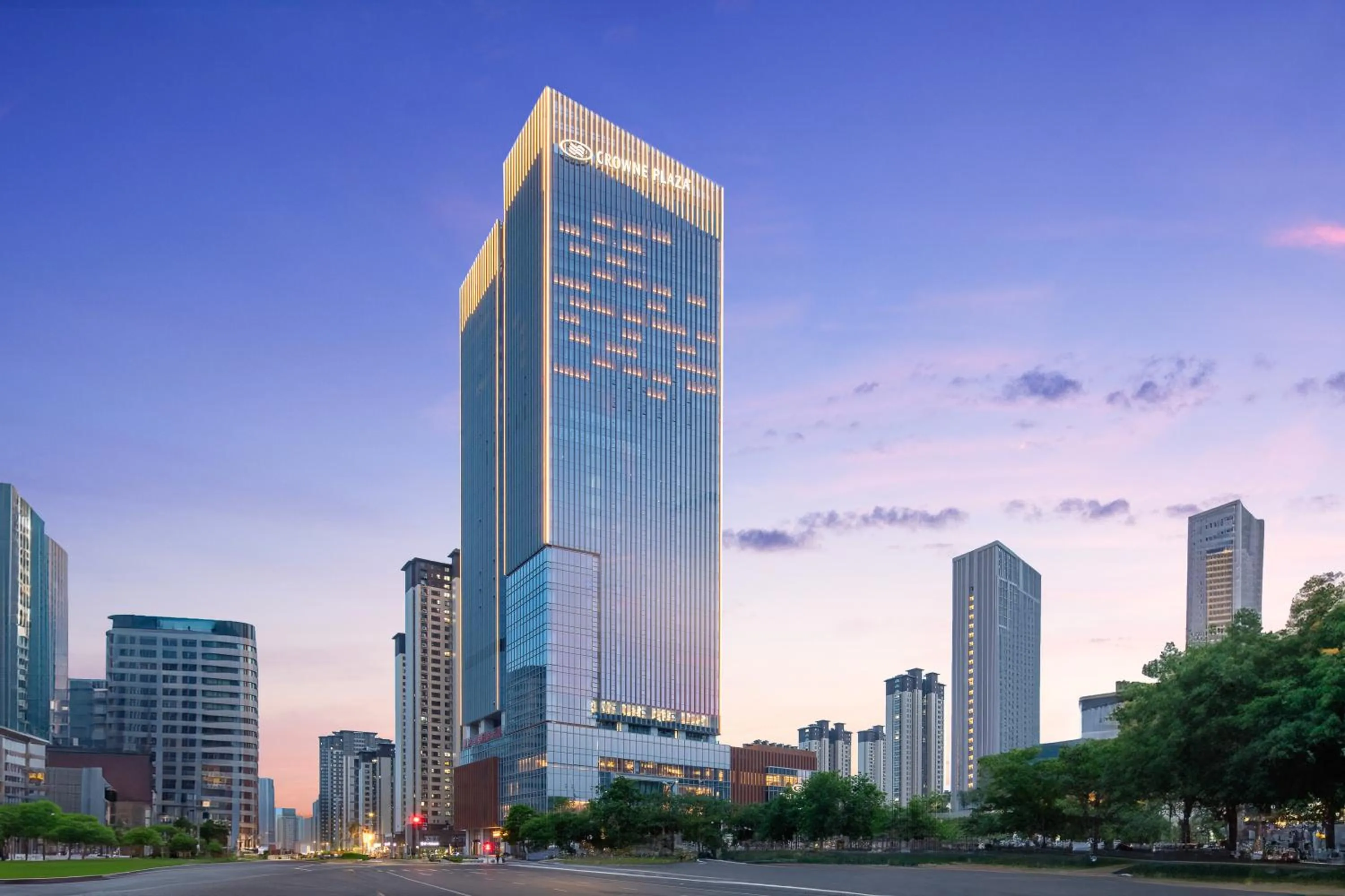 Property building in Crowne Plaza Jinan Runhua by IHG