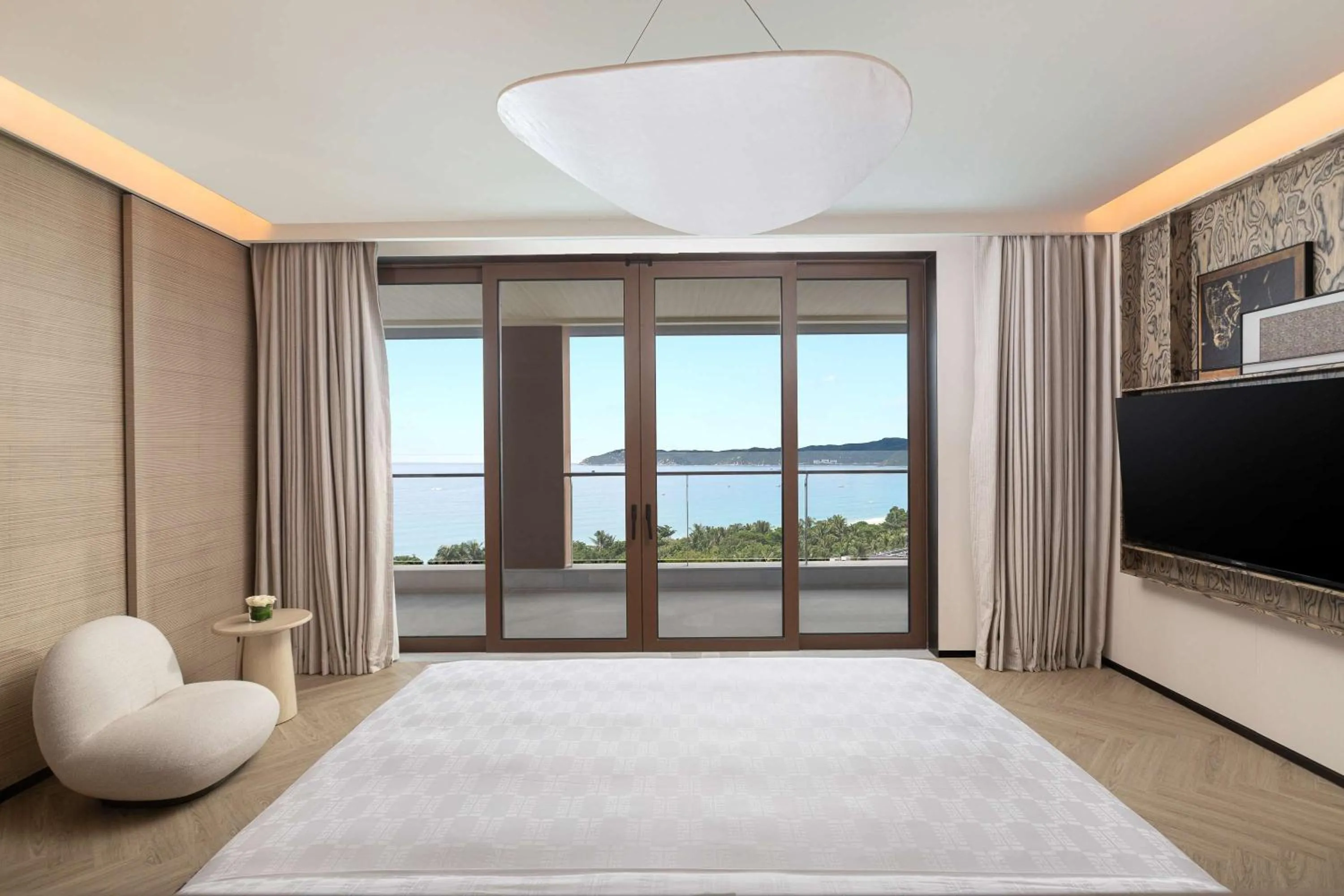 Photo of the whole room, Bed in HUALUXE Sanya Yalong Bay Resort