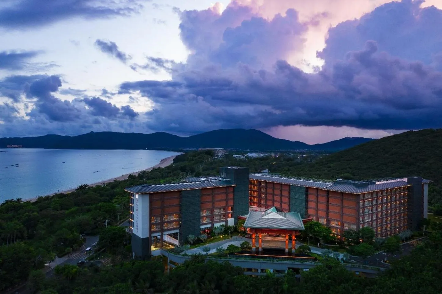 Property building in HUALUXE Sanya Yalong Bay Resort