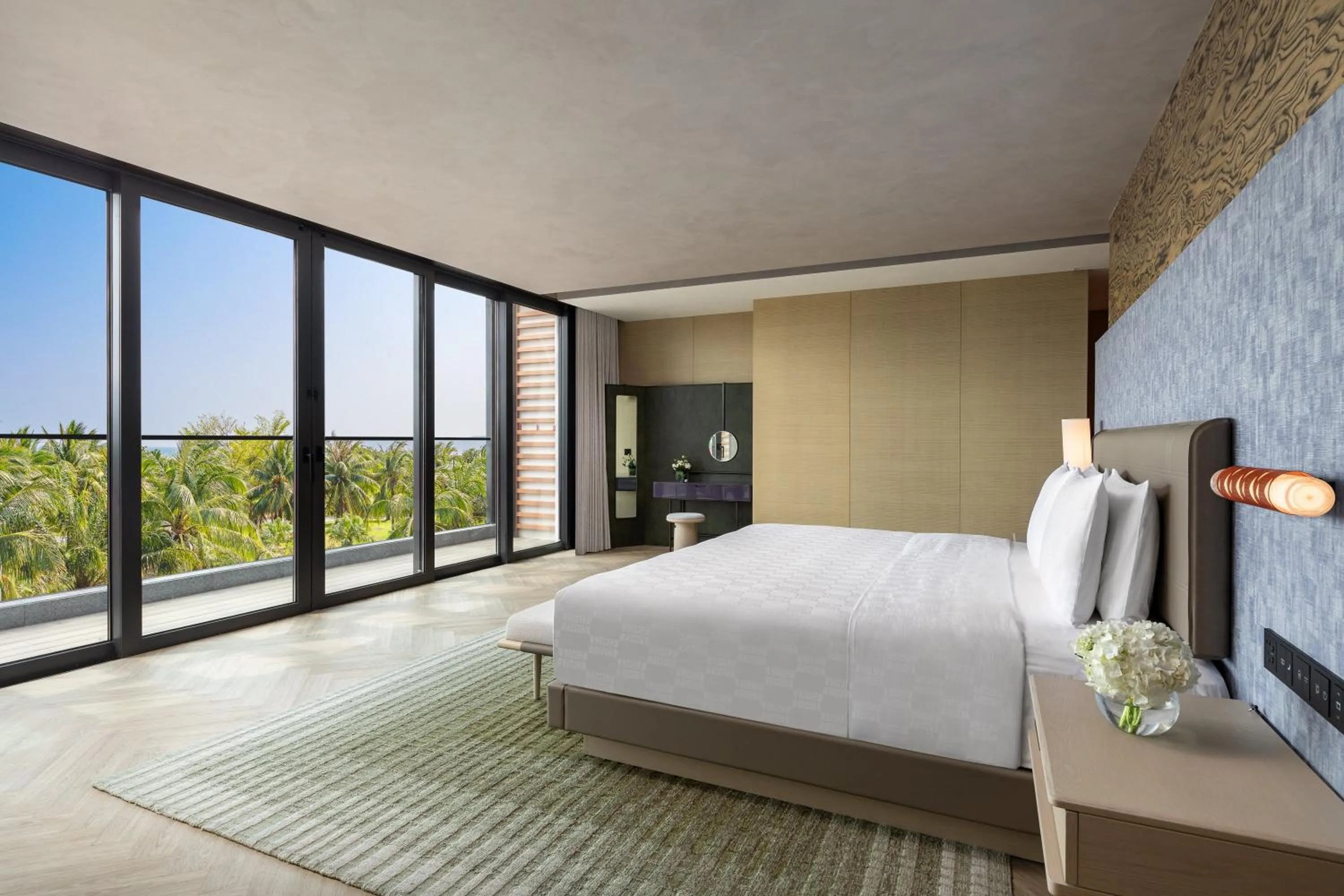 Photo of the whole room, Bed in HUALUXE Sanya Yalong Bay Resort