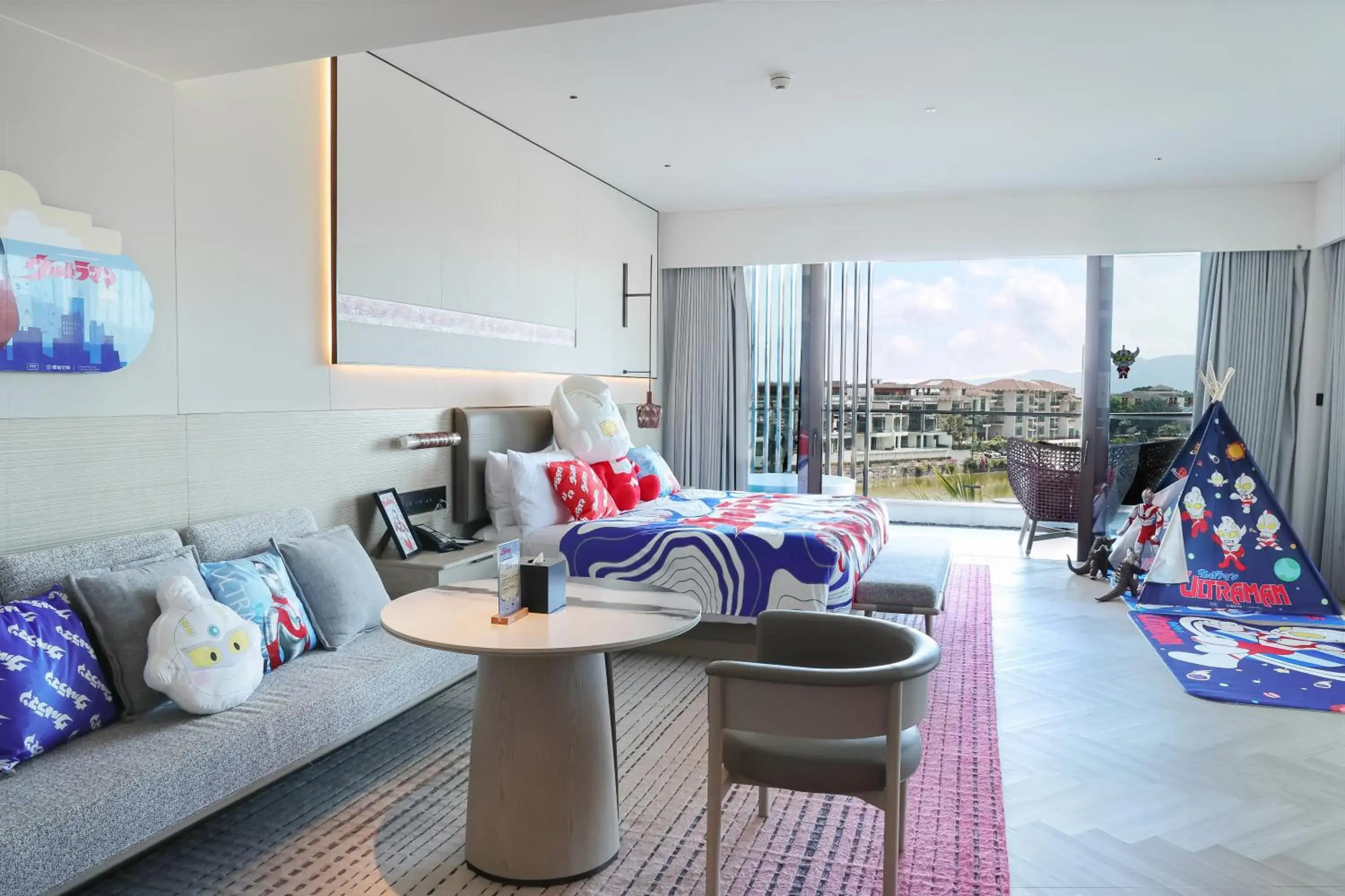 Cute cartoon themed parent-child room (double balcony landscape+balcony bathtub) in HUALUXE Sanya Yalong Bay Resort Cute cartoon themed parent-child room (double balcony landscape+balcony bathtub) in HUALUXE Sanya Yalong Bay Resort