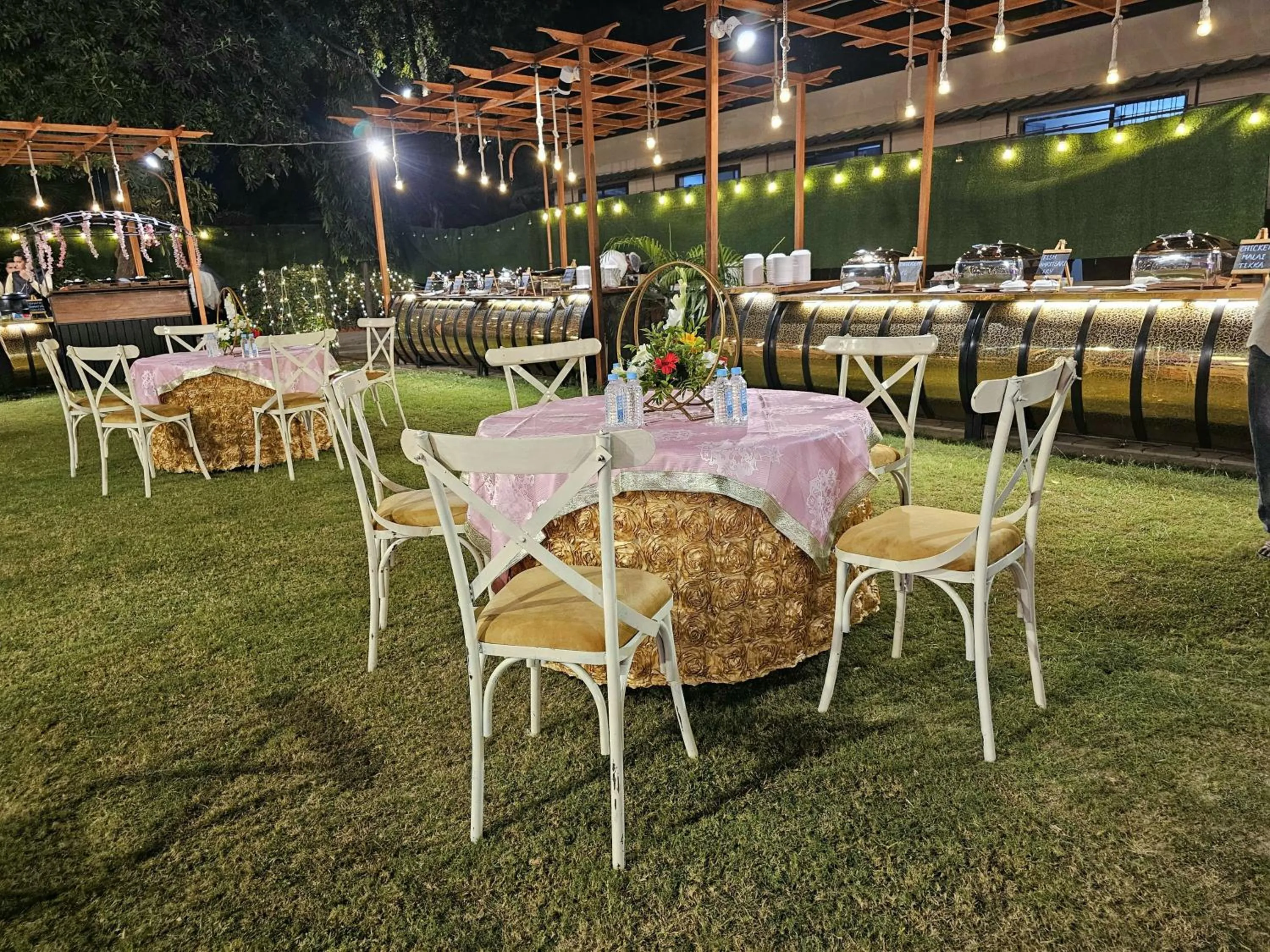 Restaurant/places to eat in Chinmay Hotel & Resort