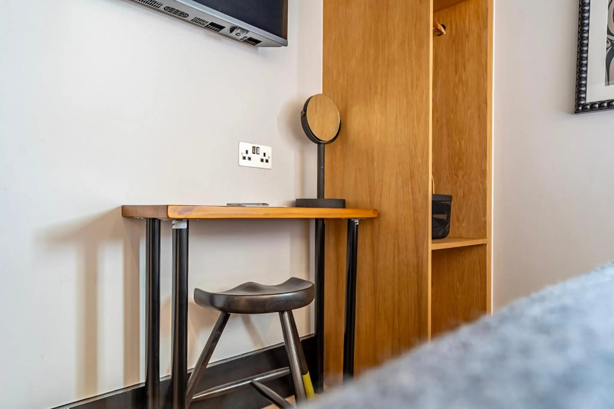 wardrobe in Crescent Place by Mansley