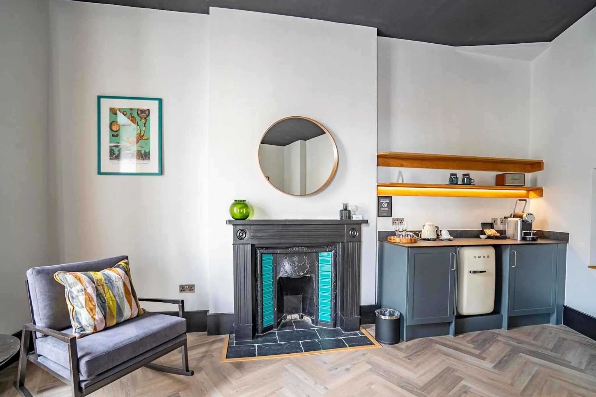 Coffee/tea facilities in Crescent Place by Mansley