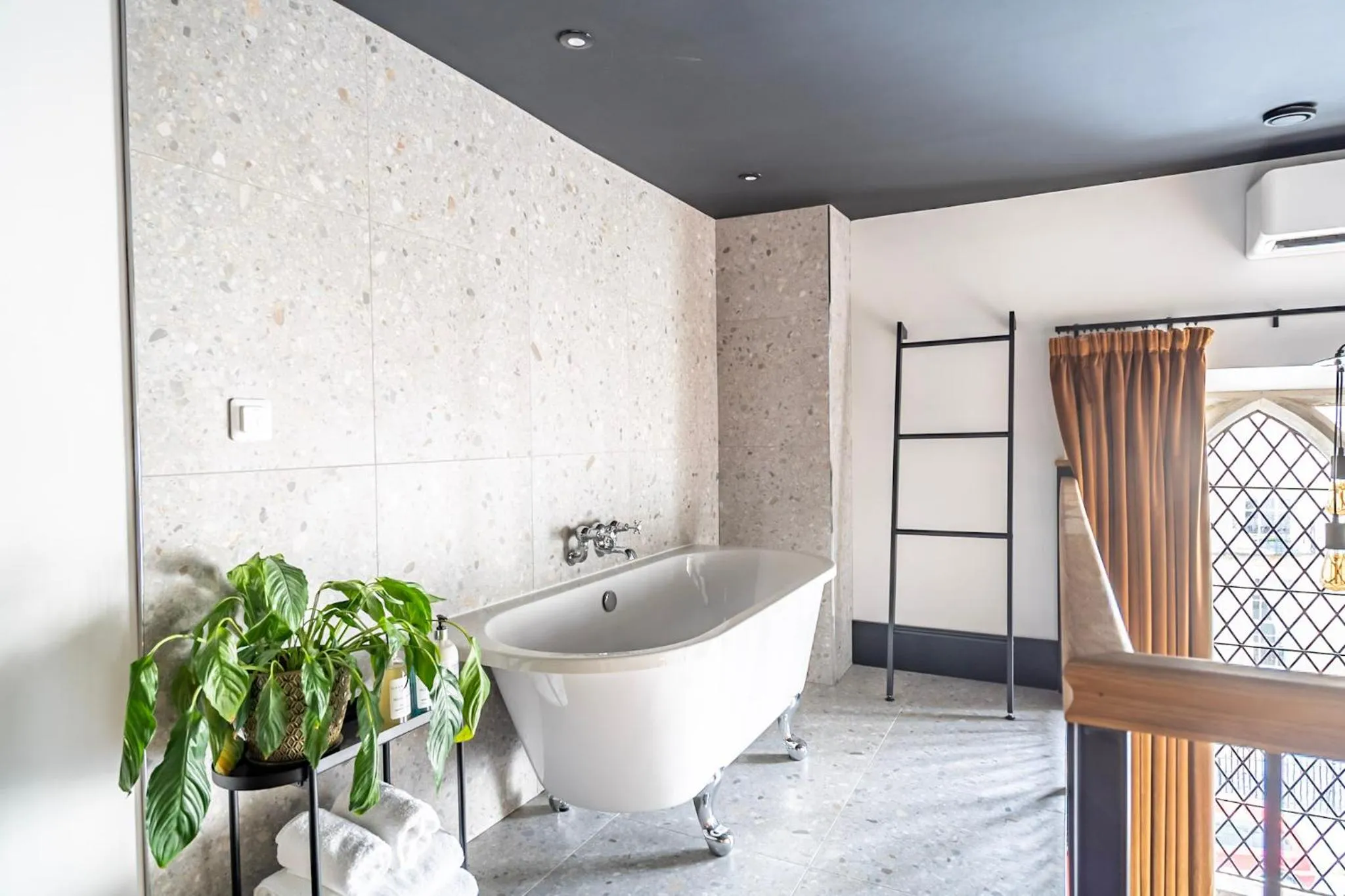 Bath in Crescent Place by Mansley