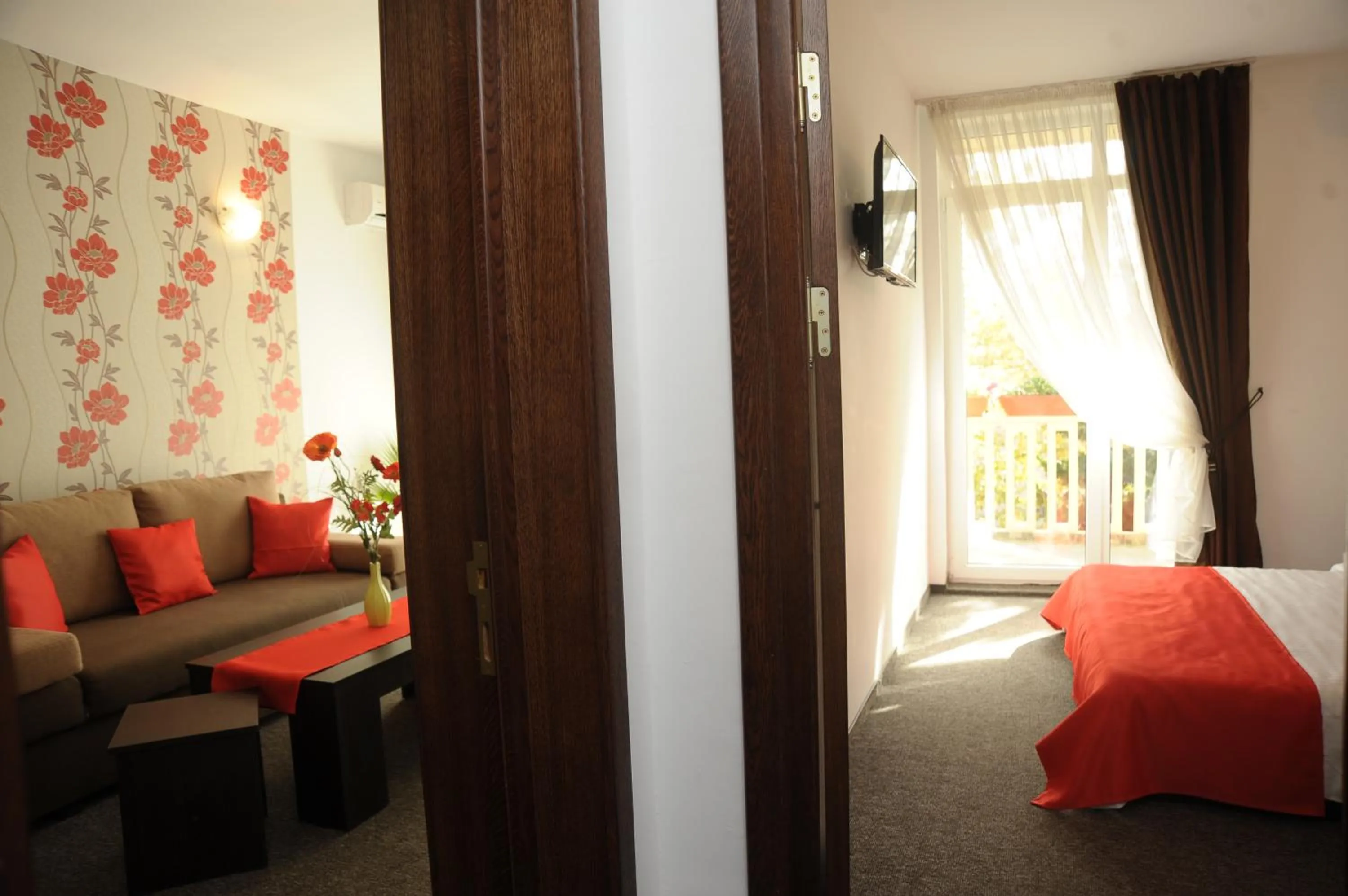 Living room, Bed in Hotel Pinguin