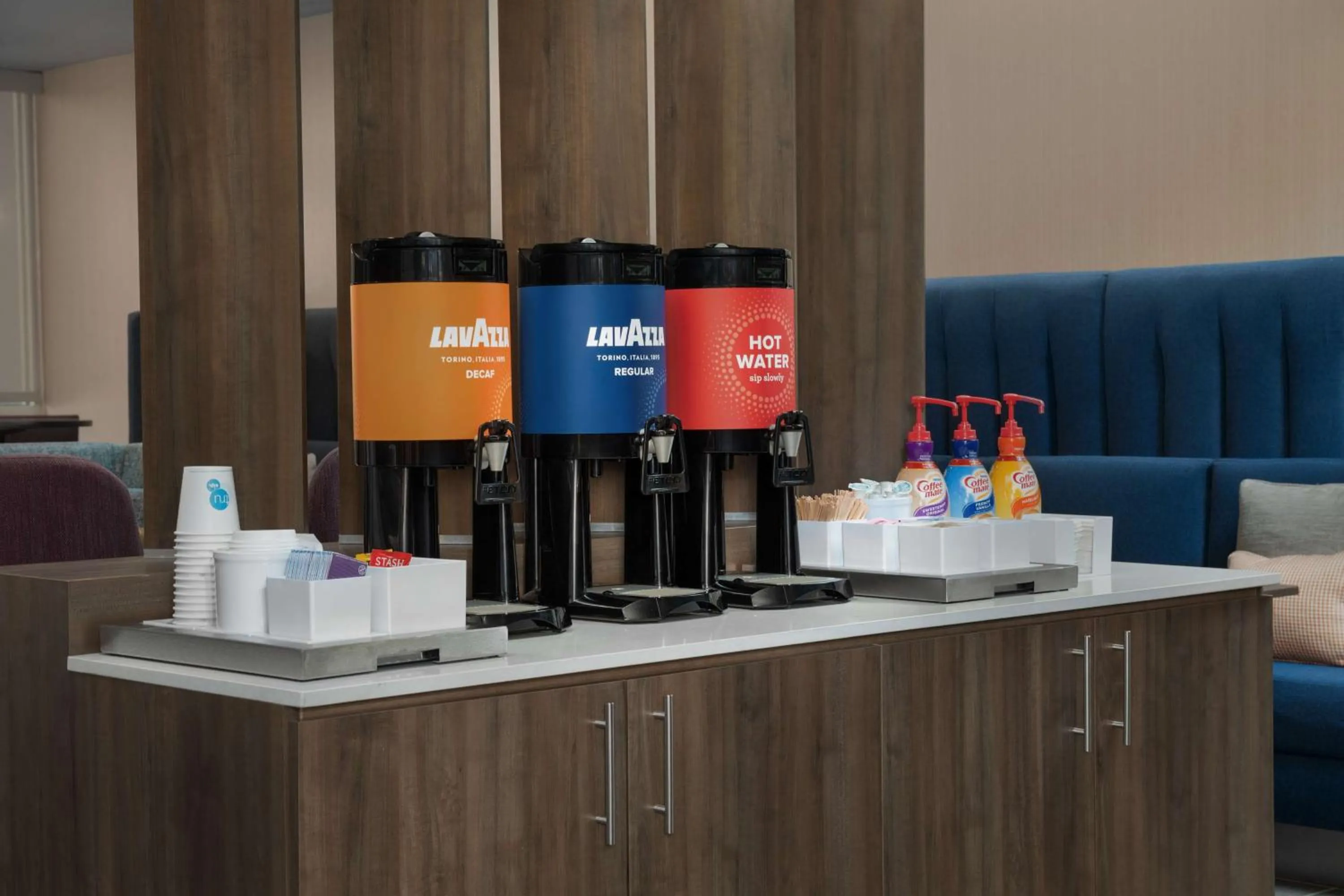 Dining area in Tru By Hilton North Richland Hills DFW West