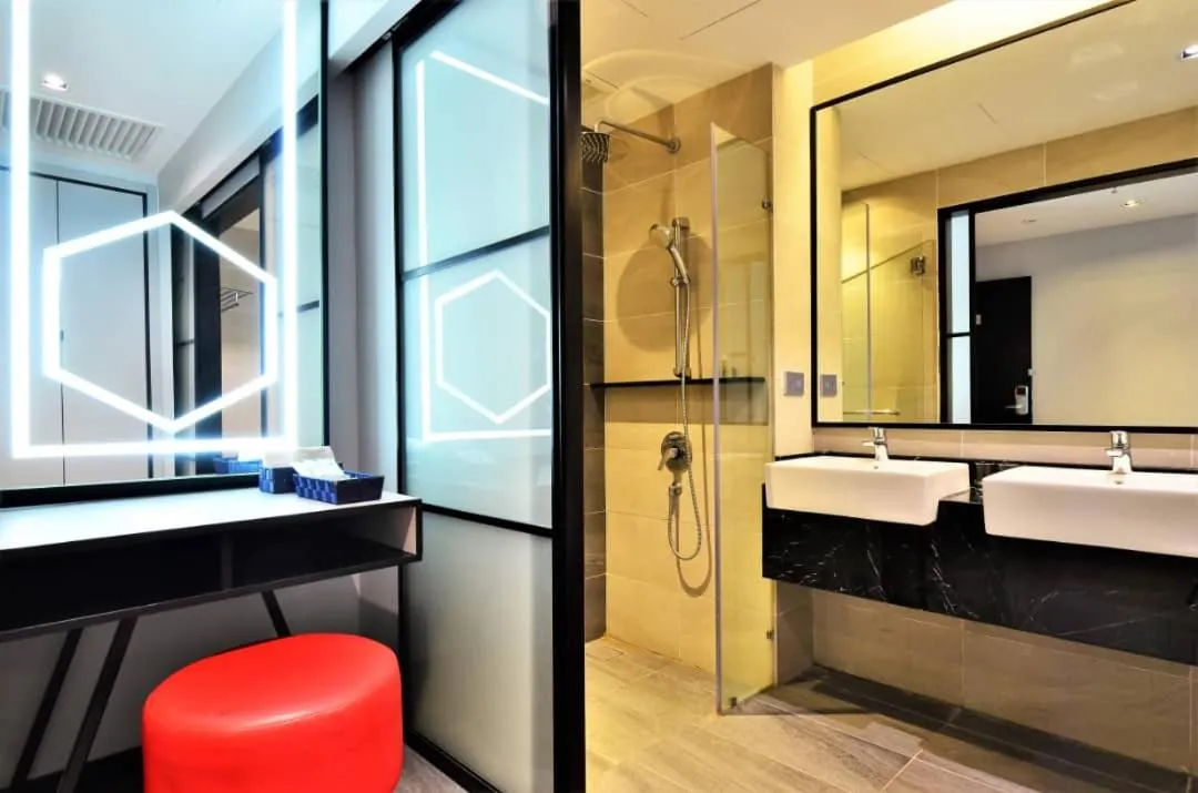 Red M101 by Oak Tree