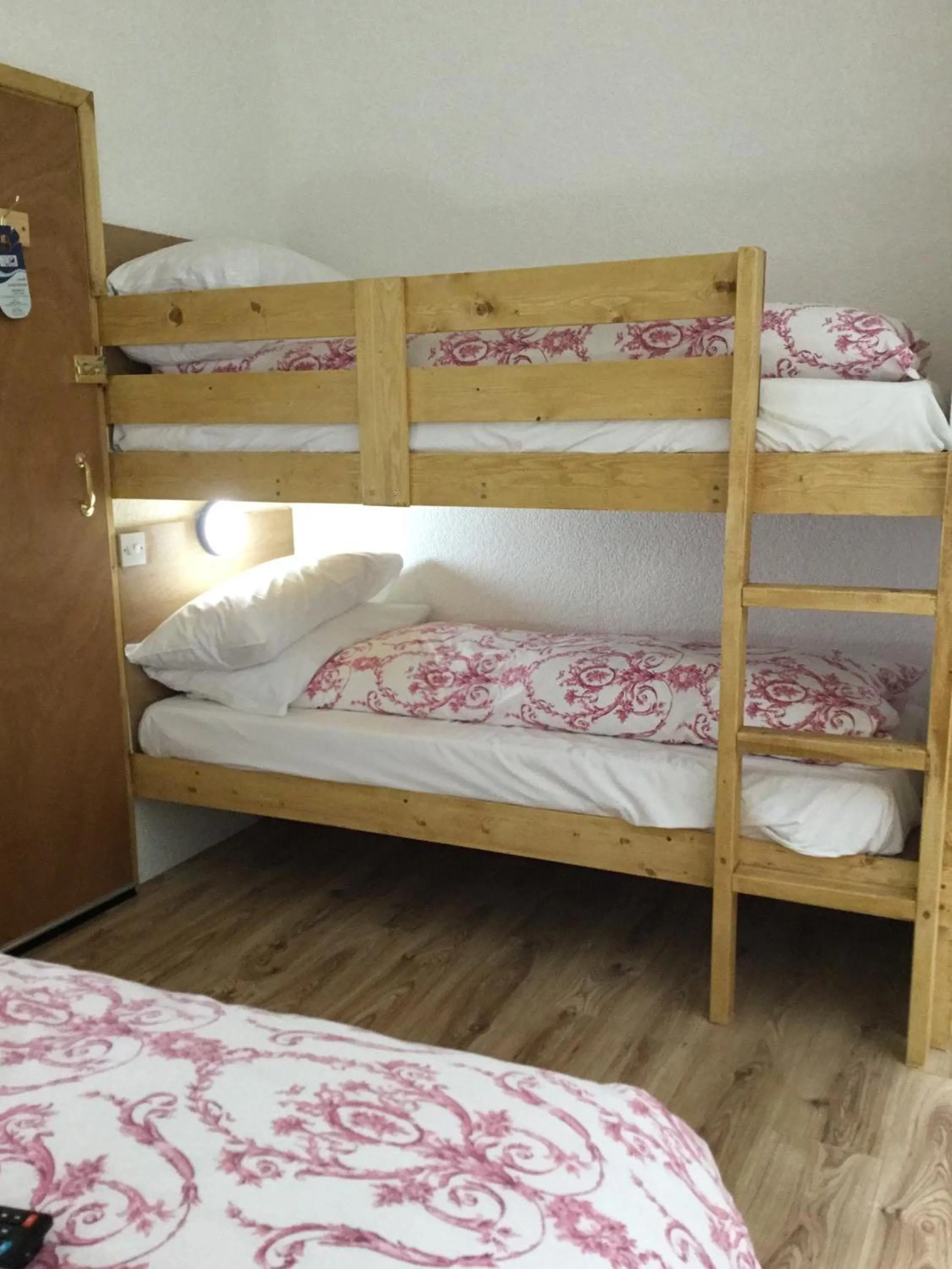 Other, Bed in The Danescourt