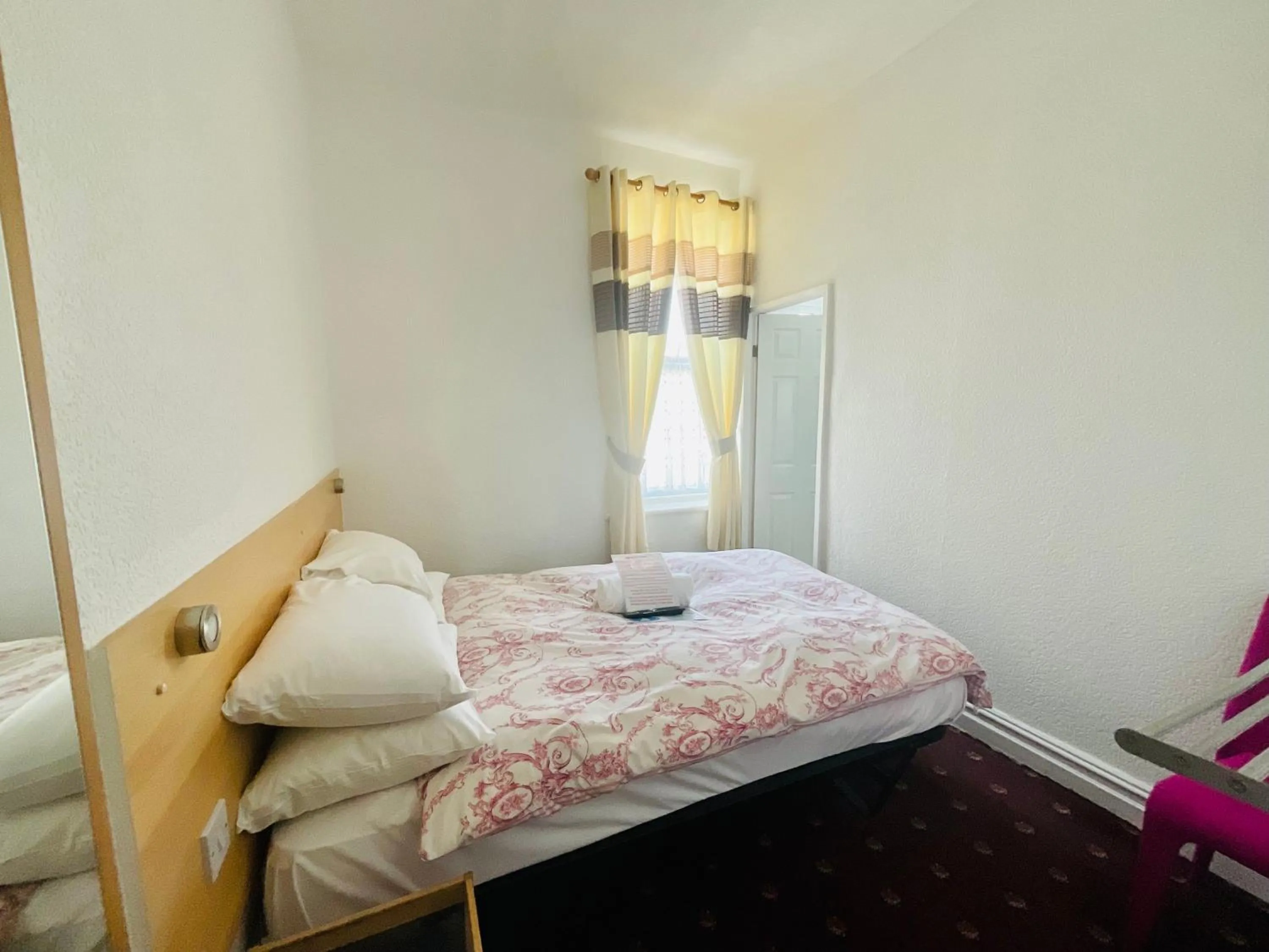 Bed in The Danescourt