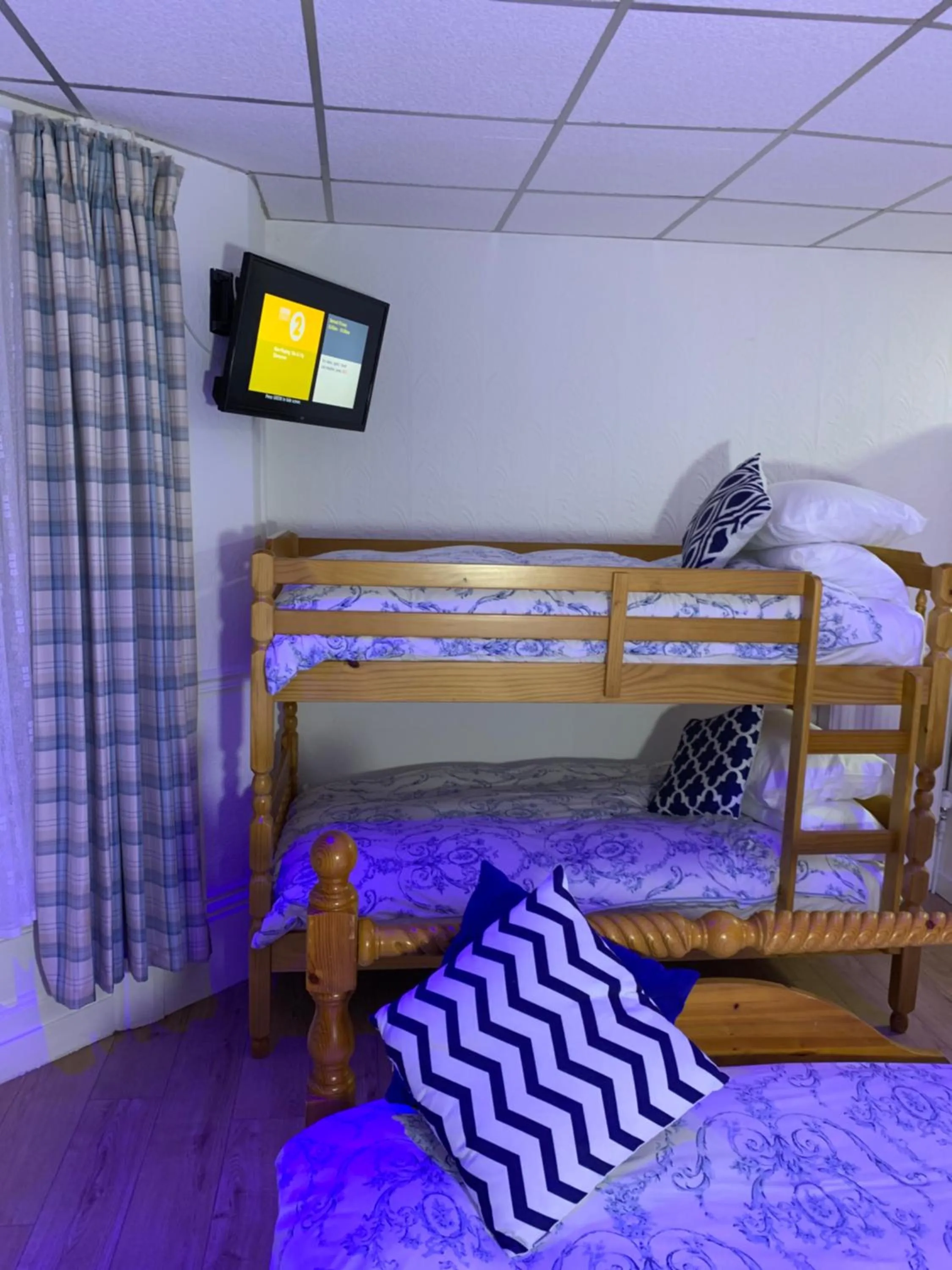 Family, Bed in The Danescourt