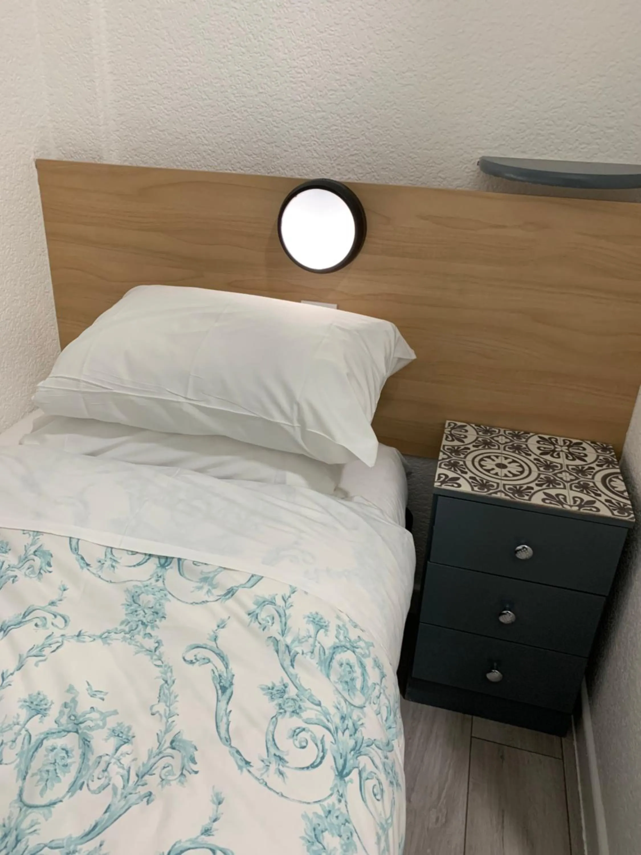 Bed in The Danescourt