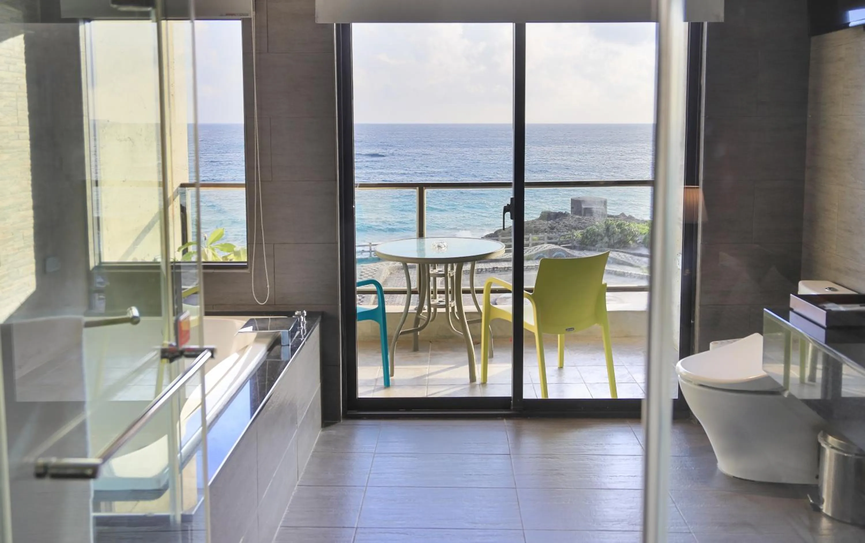 Bathroom in Jing Guan Hotel