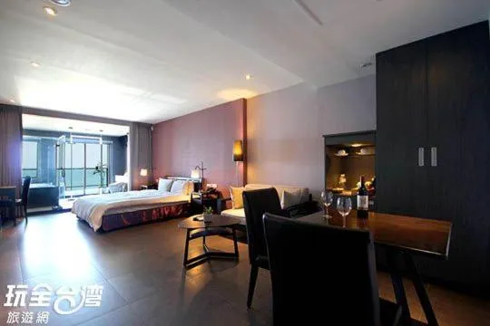 Photo of the whole room, Bed in Jing Guan Hotel