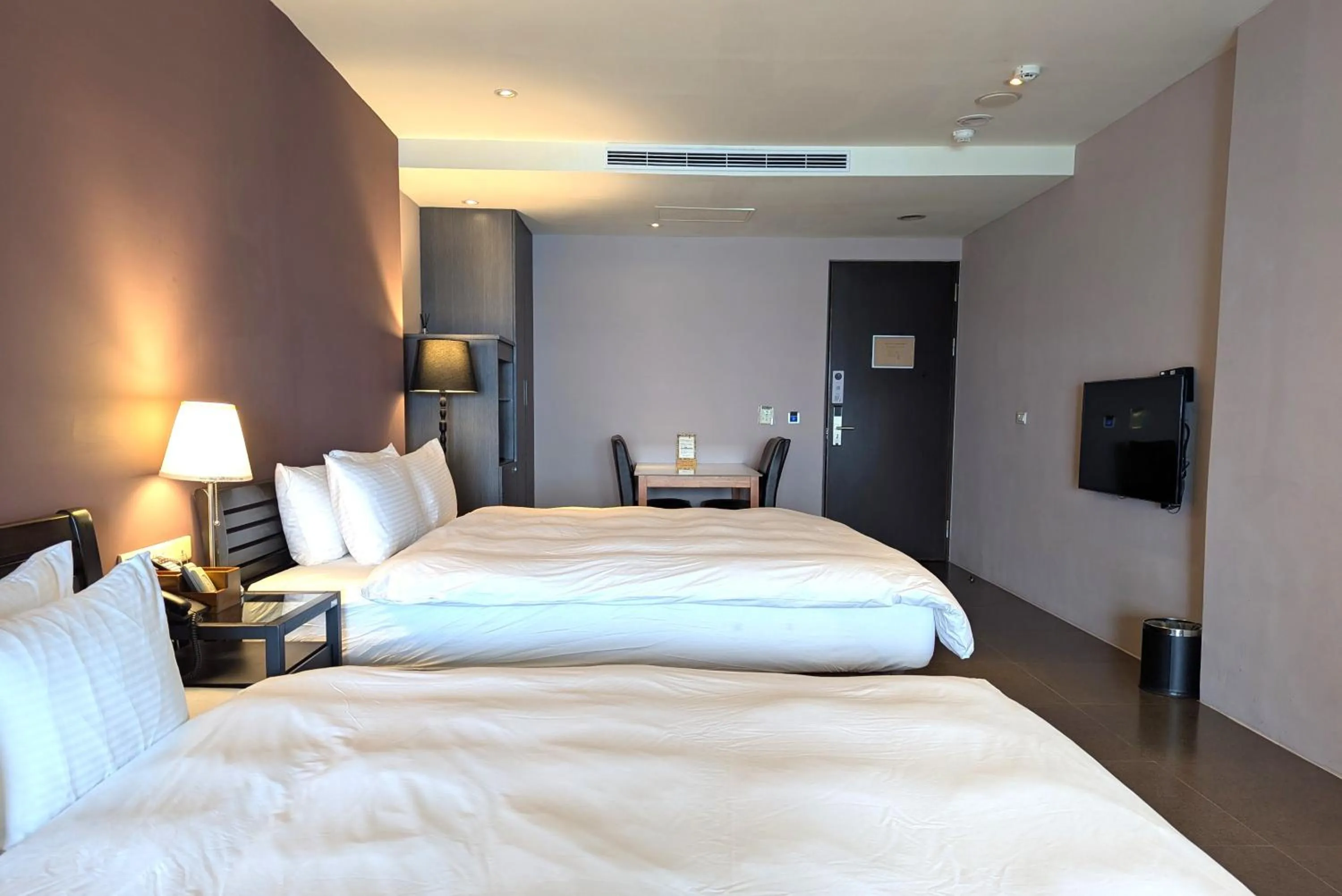 Bed in Jing Guan Hotel