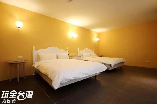 Bed in Jing Guan Hotel