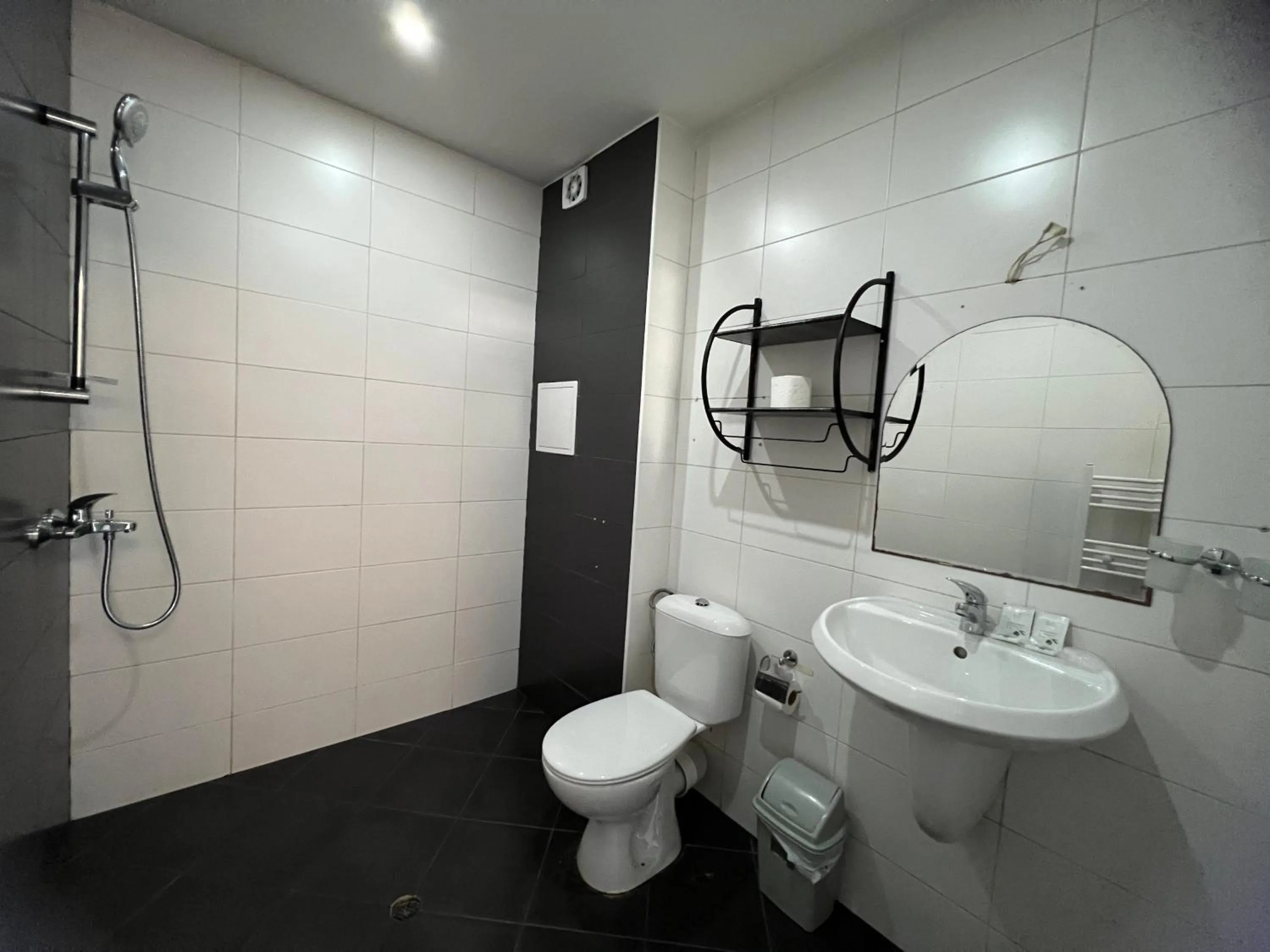 Shower in APARTHOTEL VICTORY SOFIA