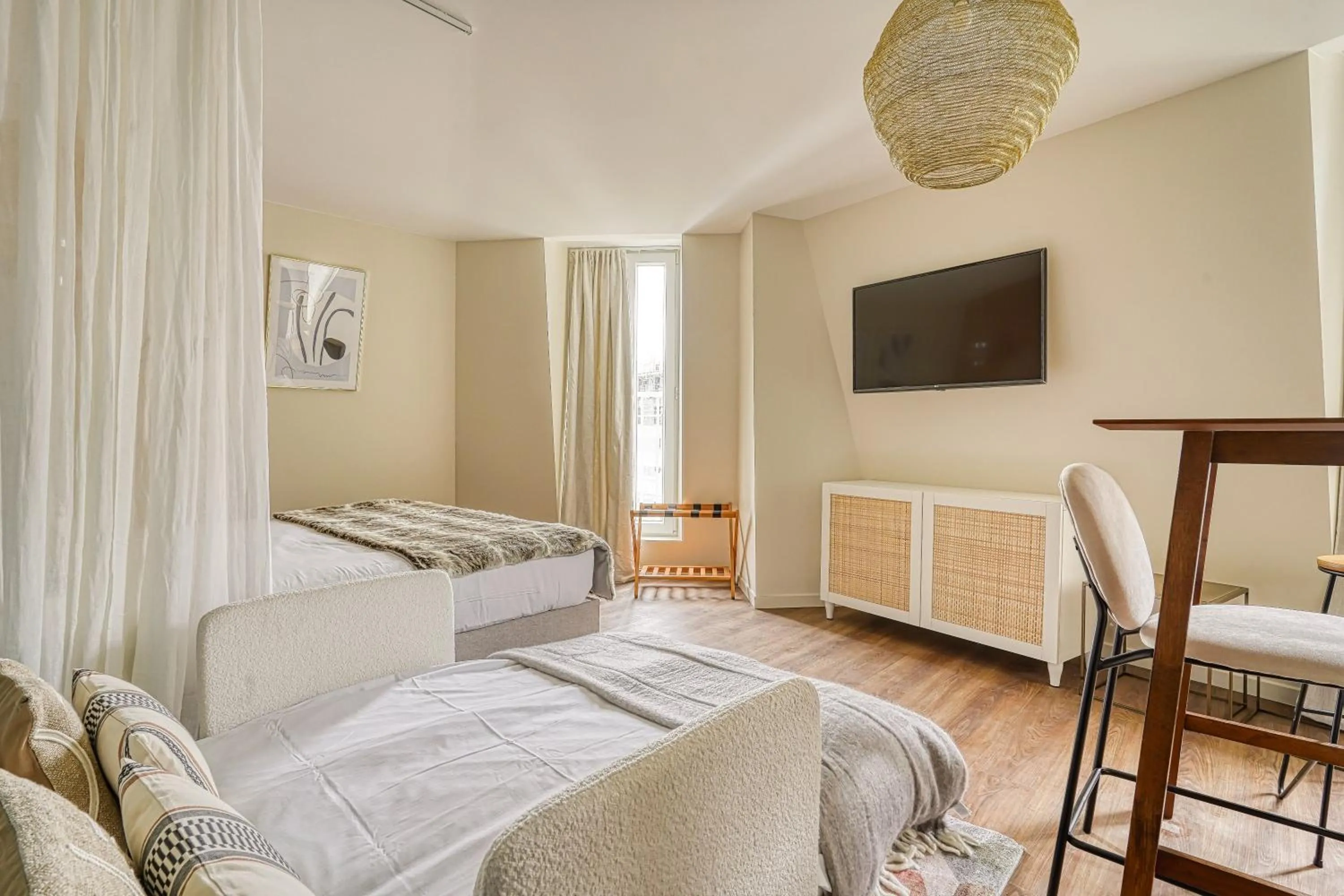 Bed in Résidence Le Belleville