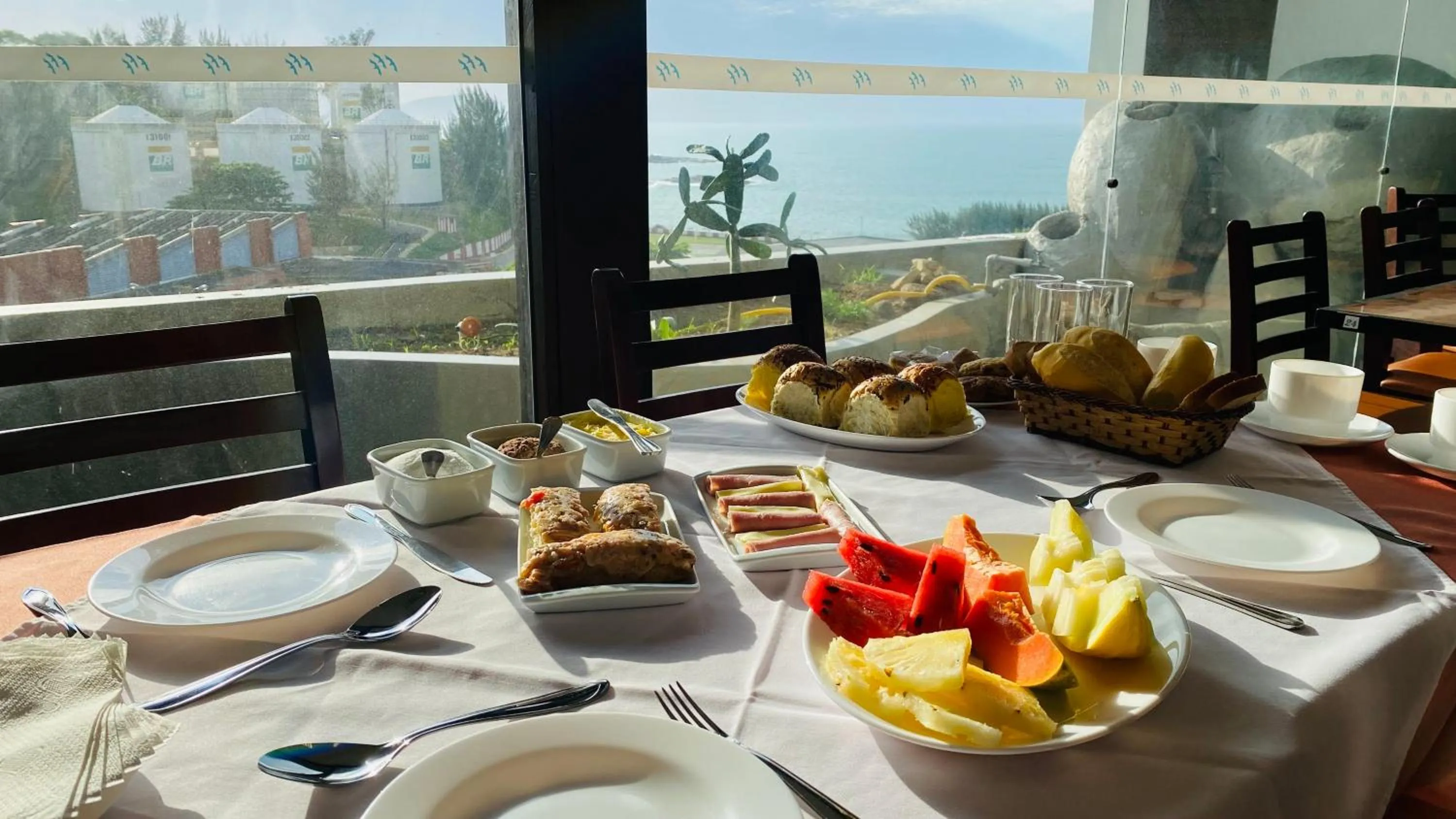 Breakfast in Hotel Atlantico Macaé By Inn House