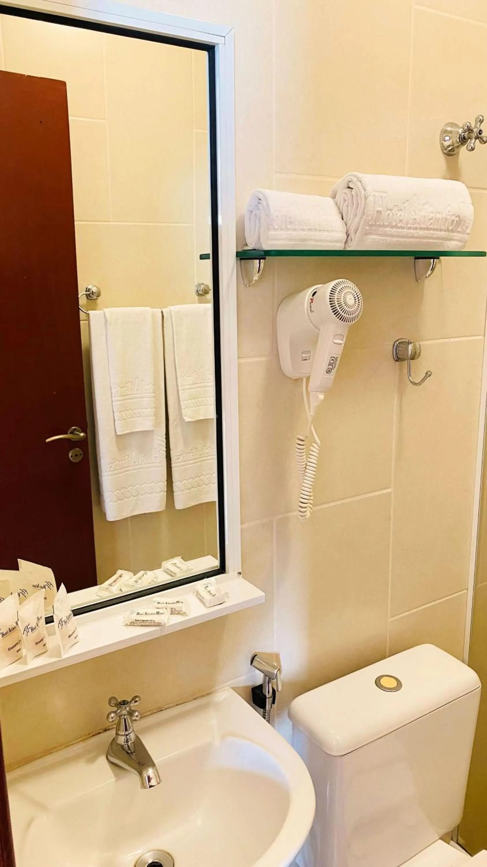 Toilet in Hotel Atlantico Macaé By Inn House