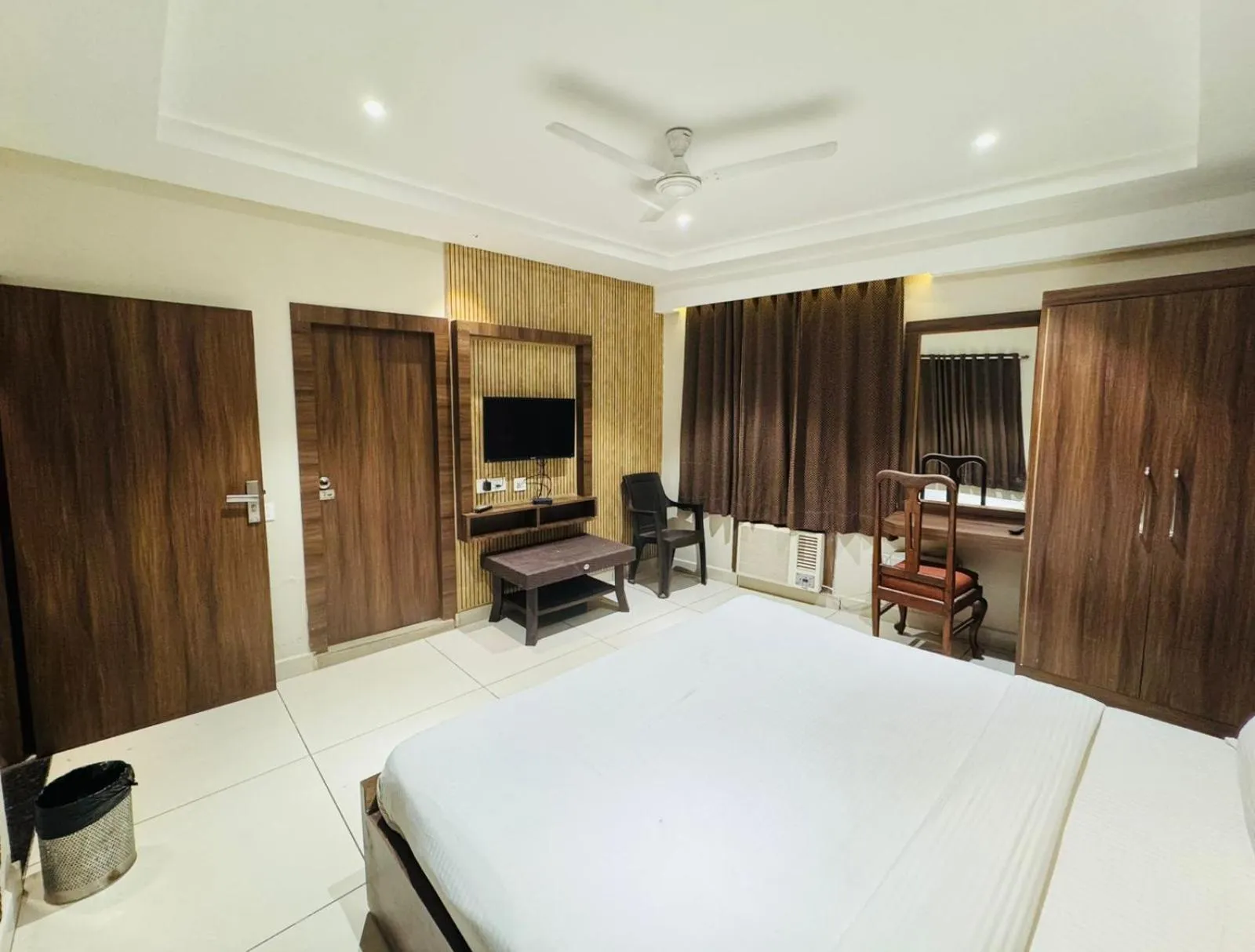 Bed in Hotel Pearl inn