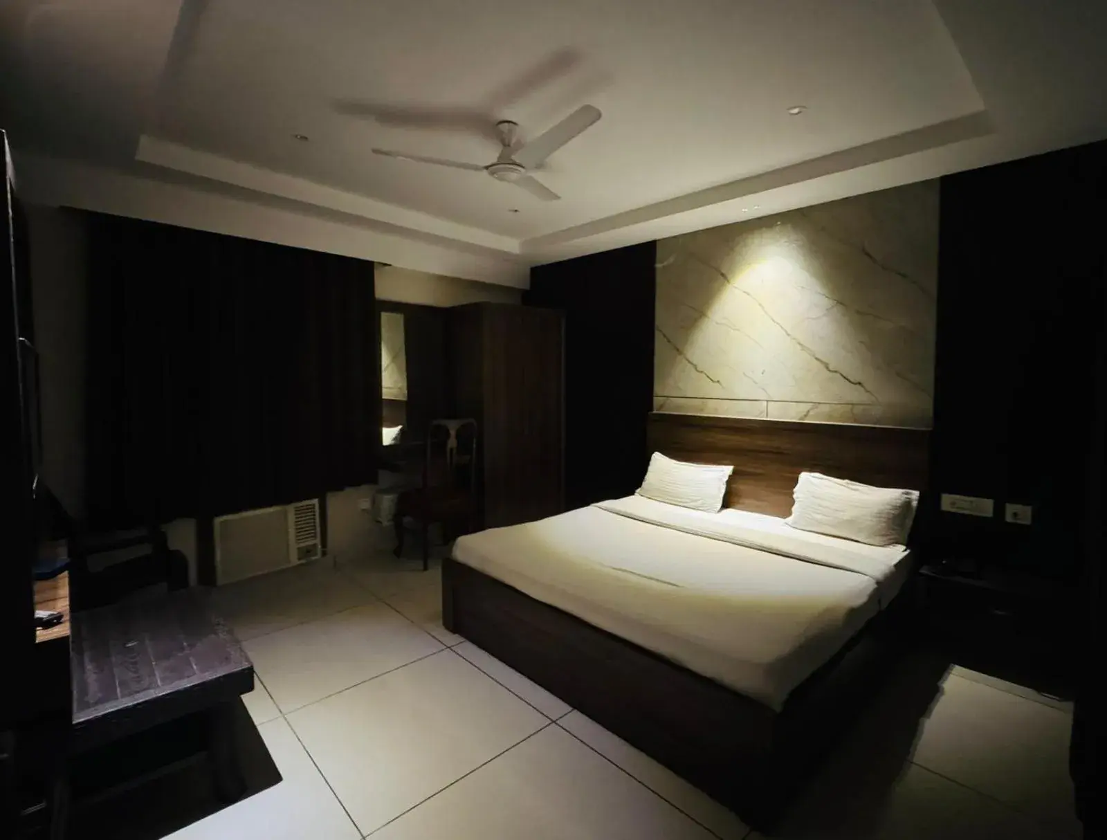 Deluxe King Room in Hotel Pearl inn Deluxe King Room in Hotel Pearl inn