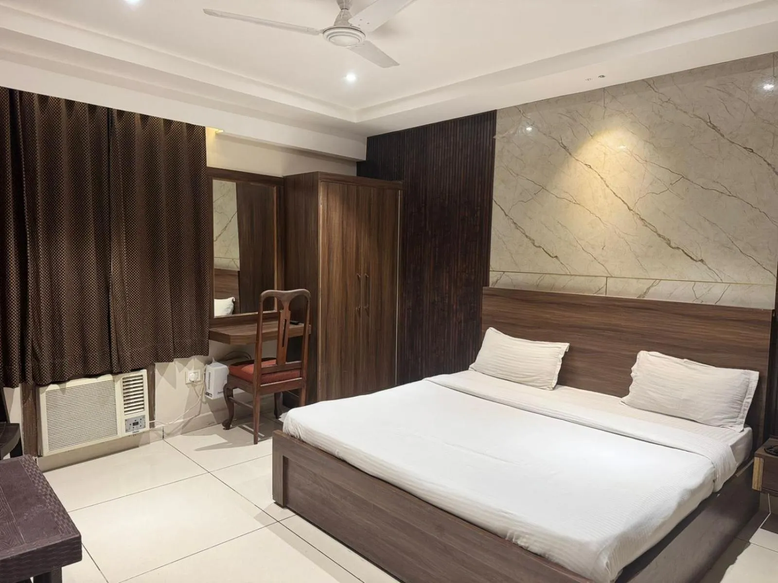 Bed in Hotel Pearl inn