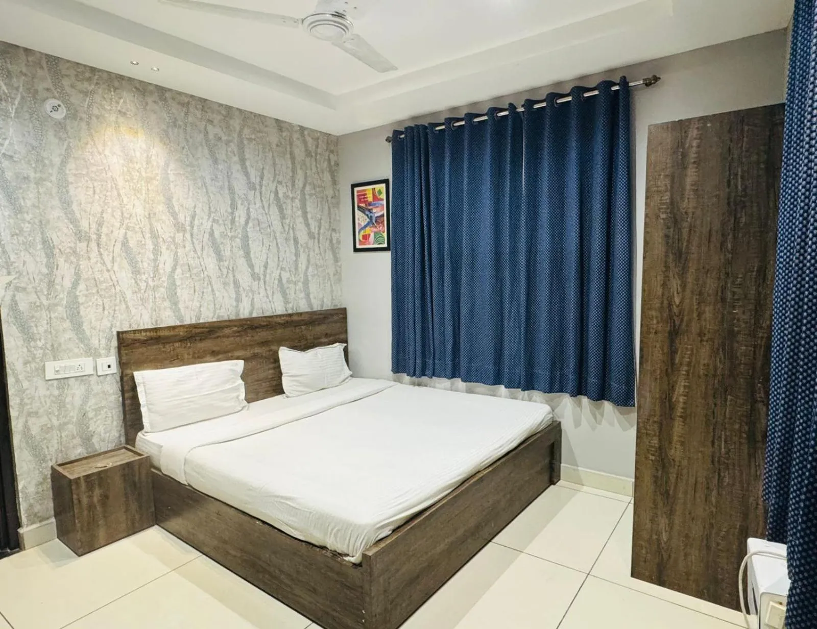 Bedroom, Bed in Hotel Pearl inn