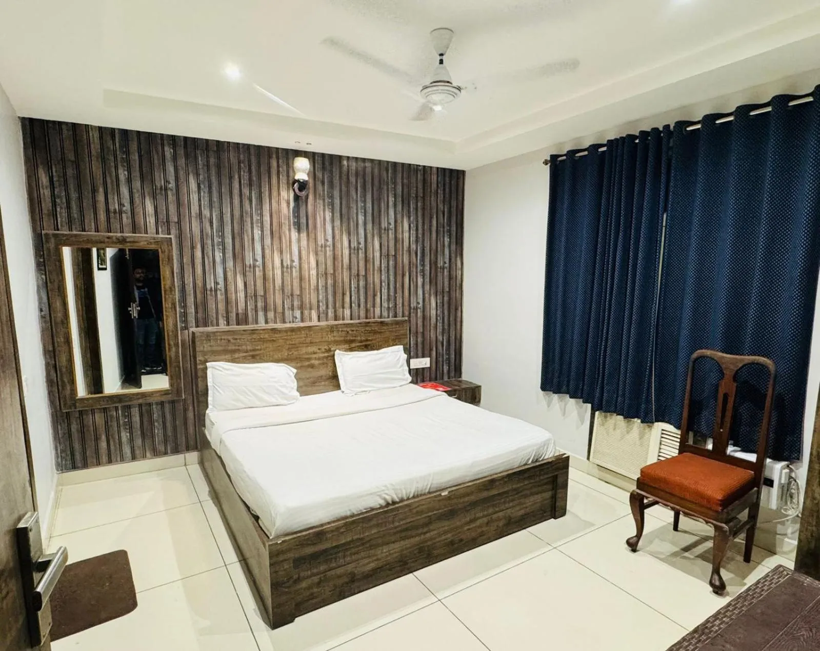 Bedroom, Bed in Hotel Pearl inn