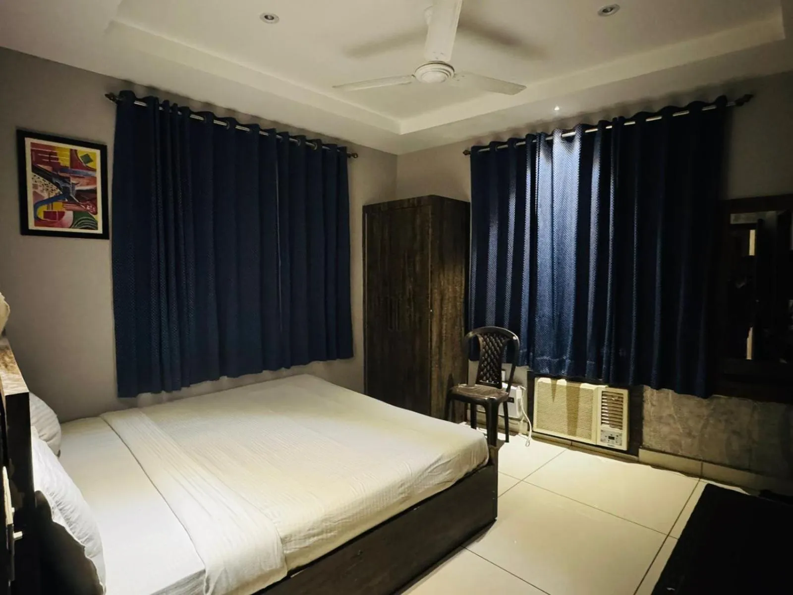 Bedroom, Bed in Hotel Pearl inn