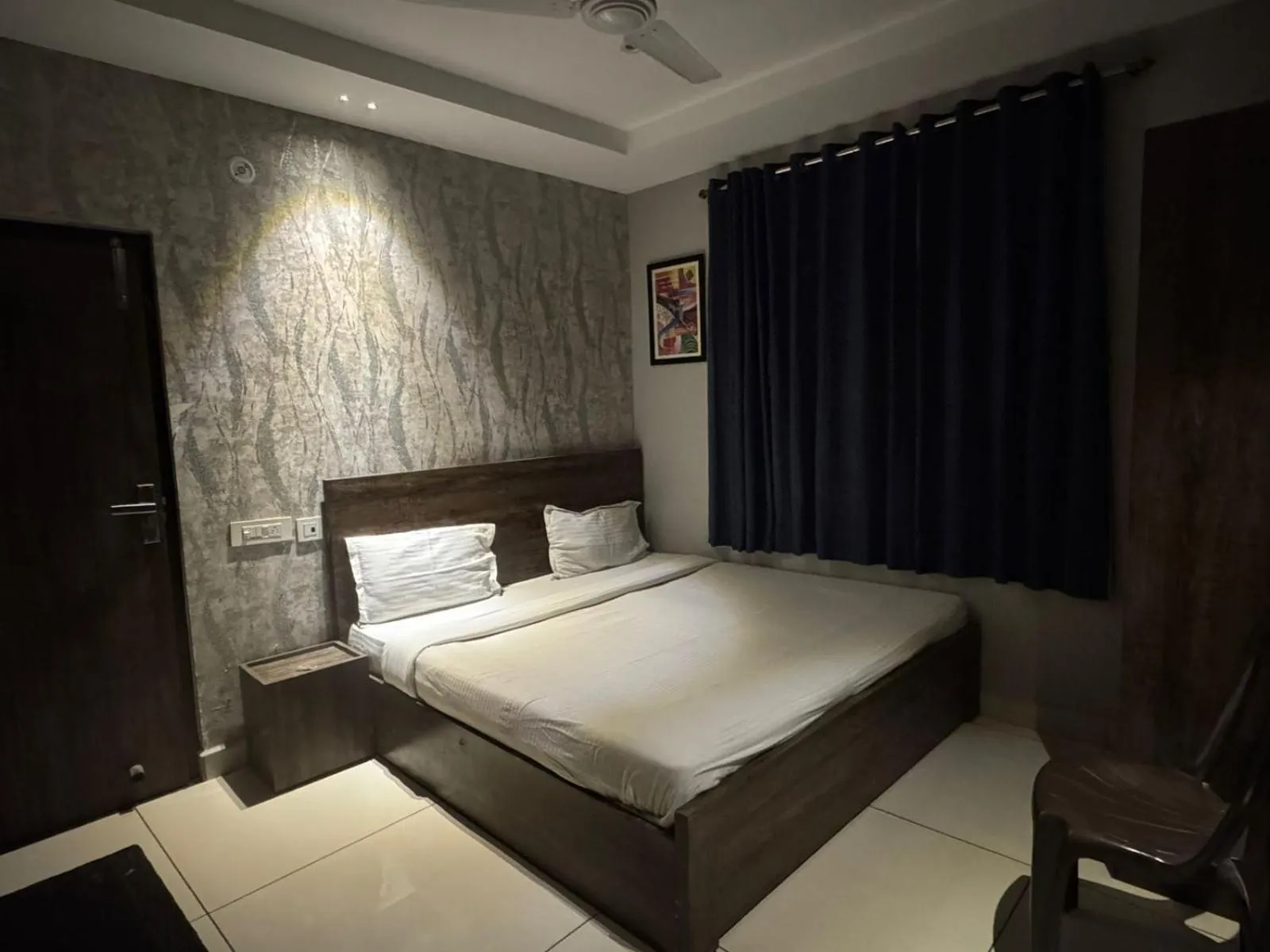 Bedroom, Bed in Hotel Pearl inn