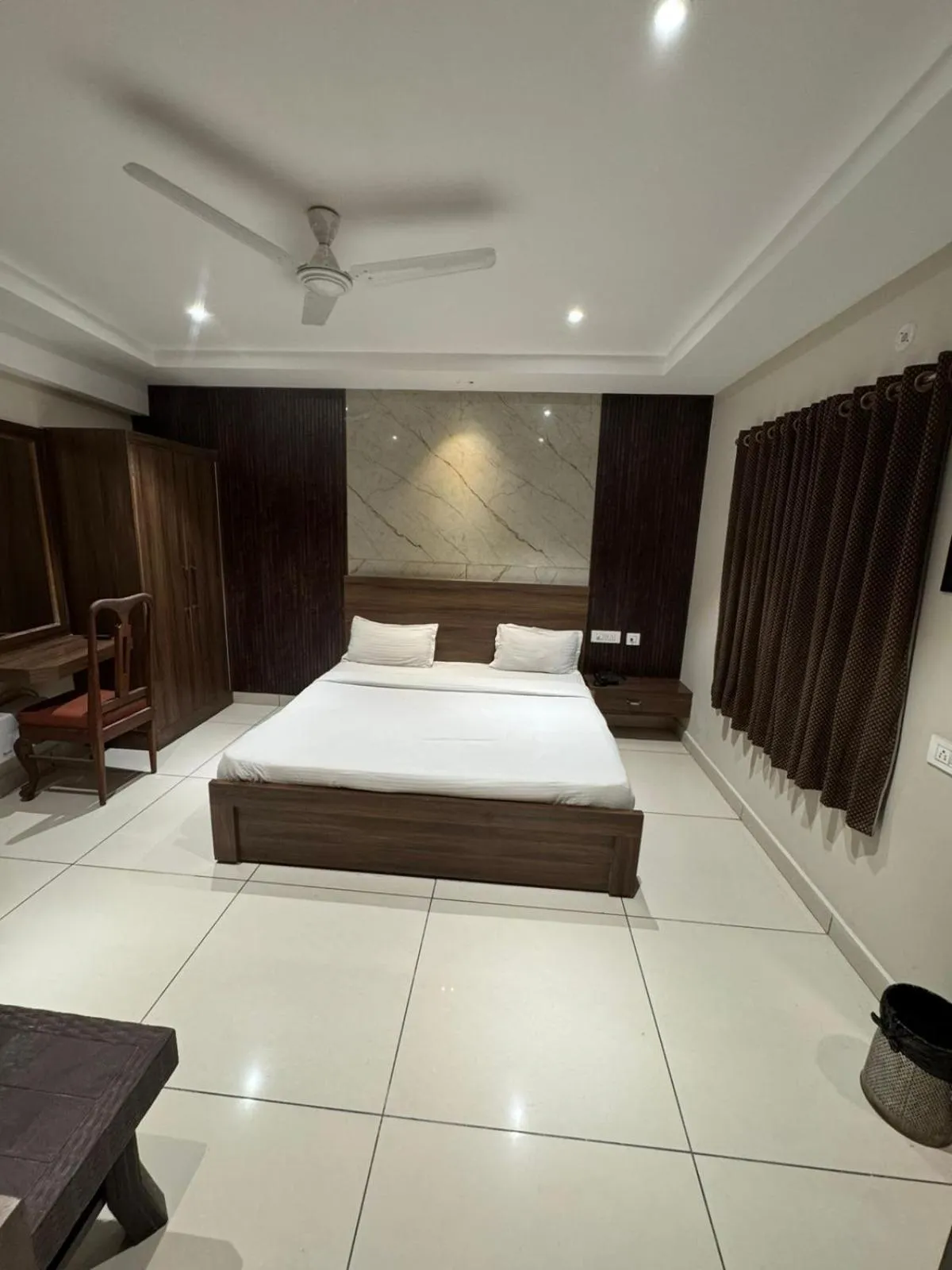 Bed in Hotel Pearl inn