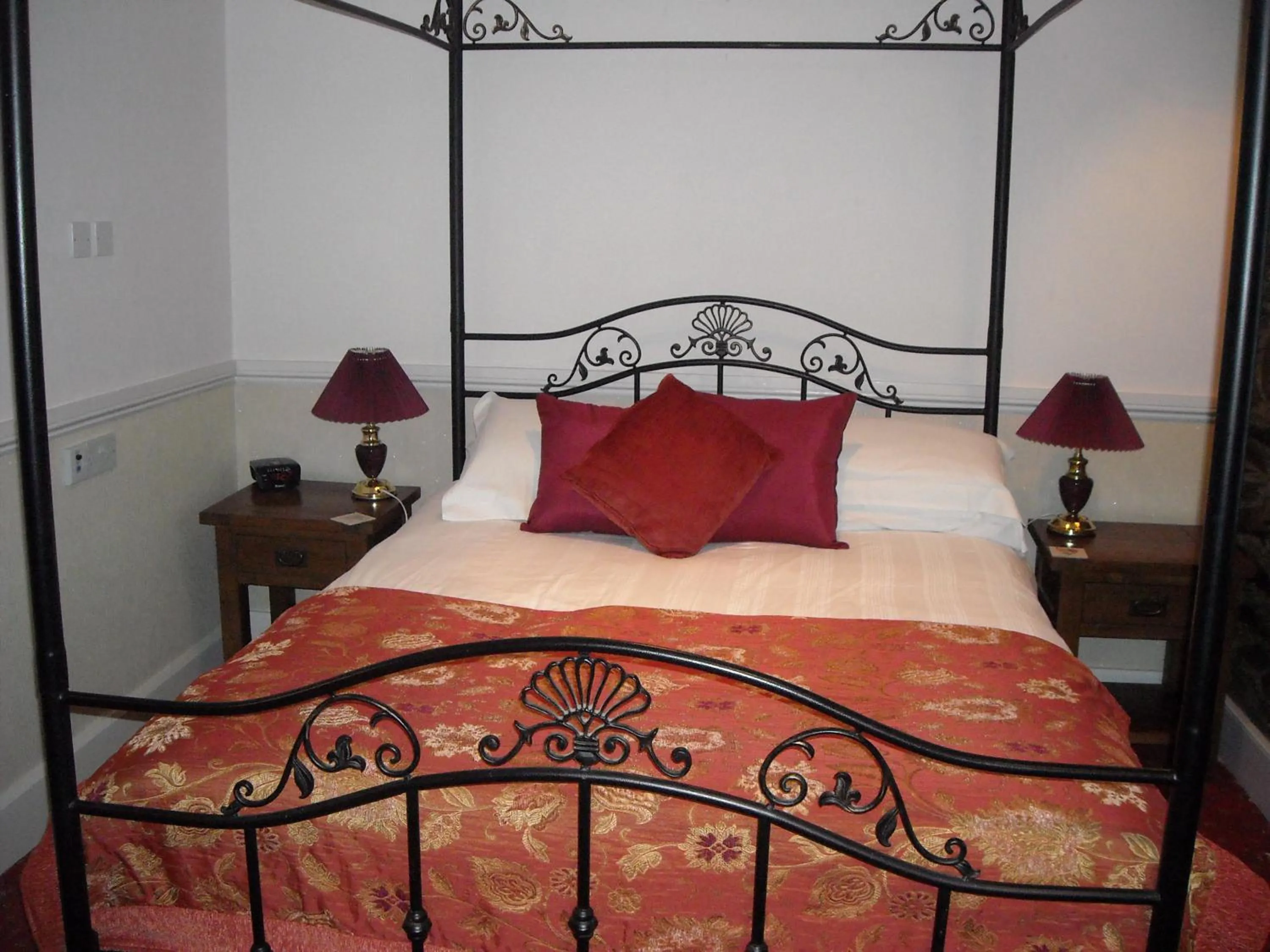 Bed in Townstal Farmhouse