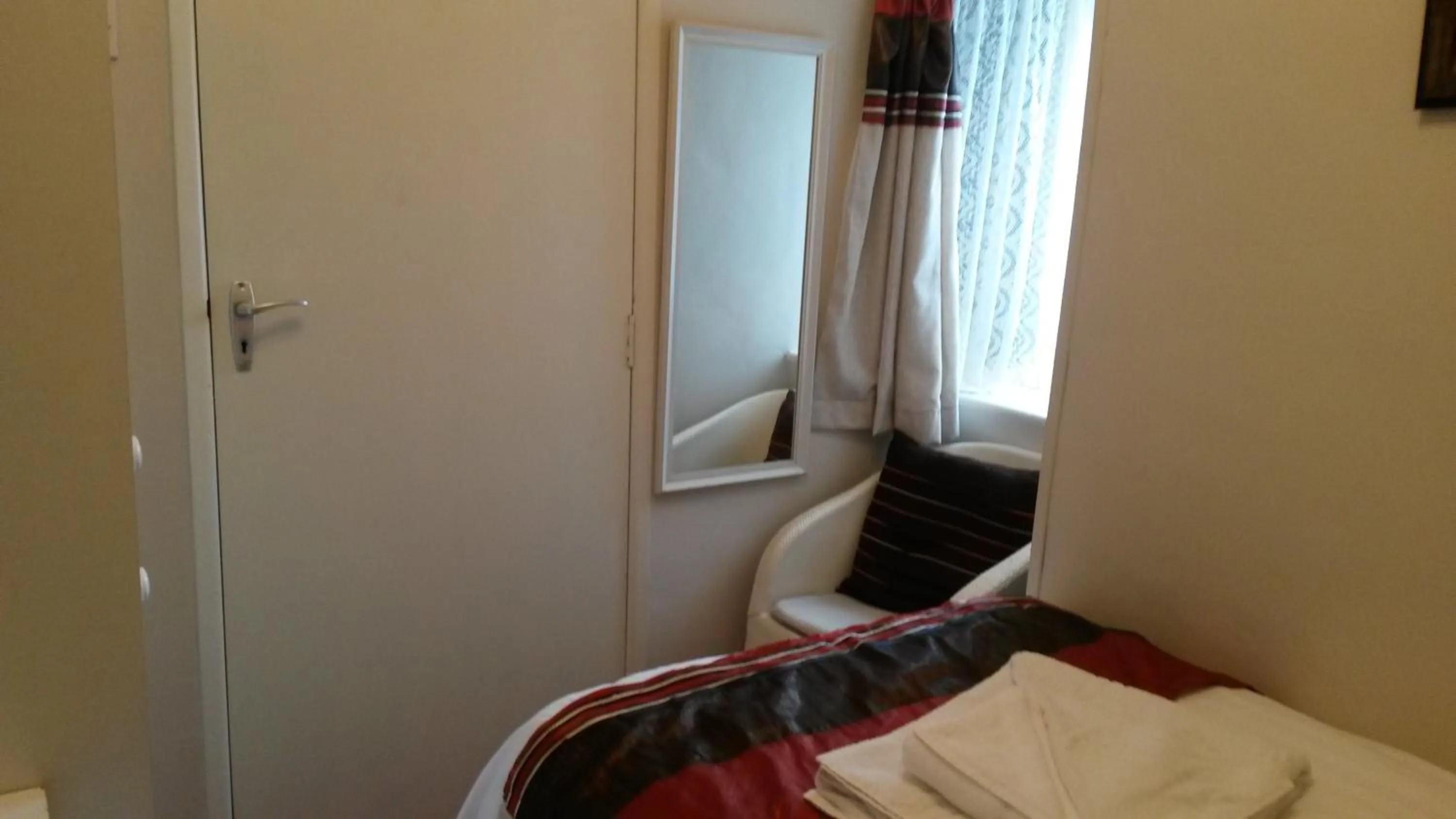 Day, Bed in Townstal Farmhouse