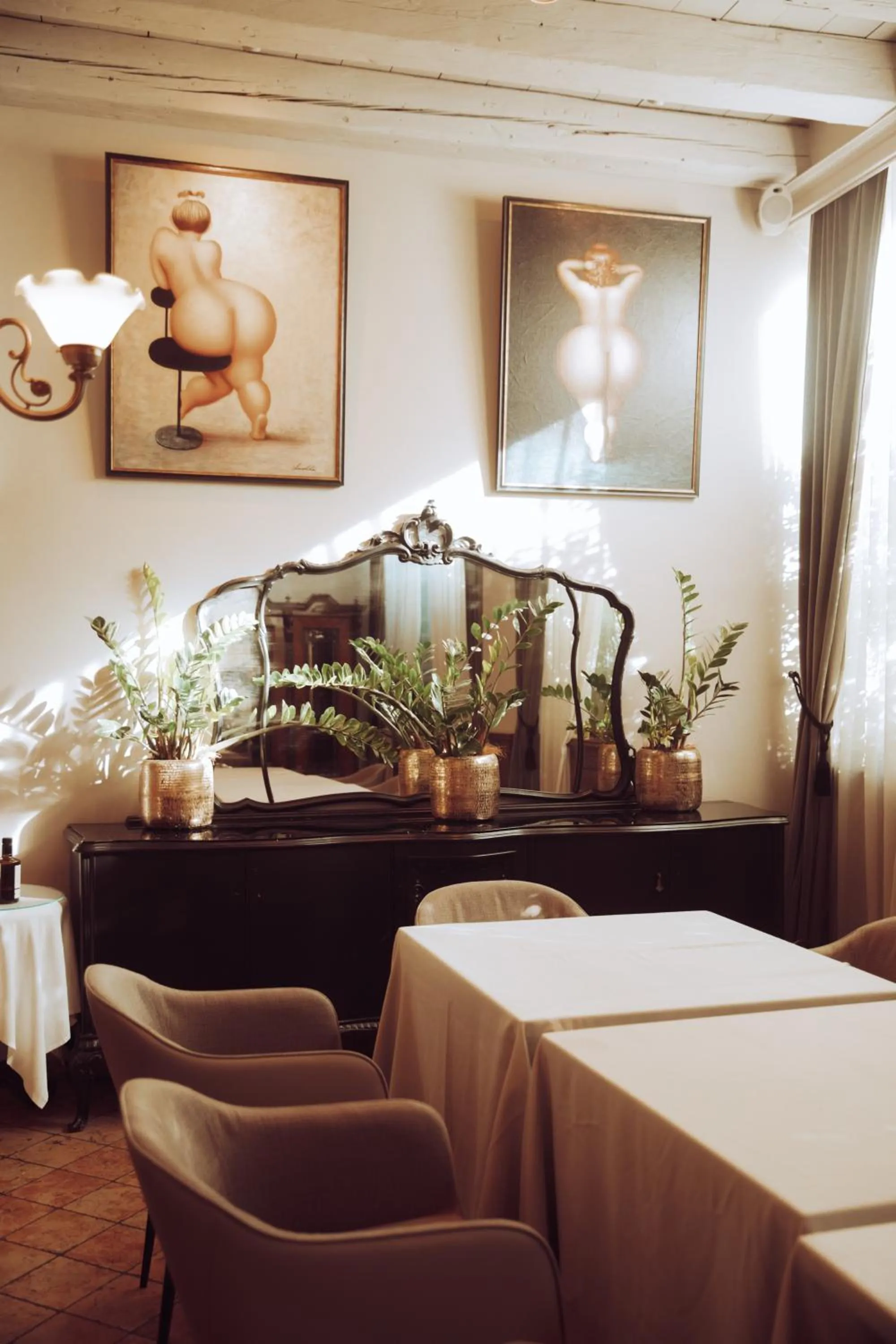 Restaurant/places to eat in AS Boutique Hotel, superior