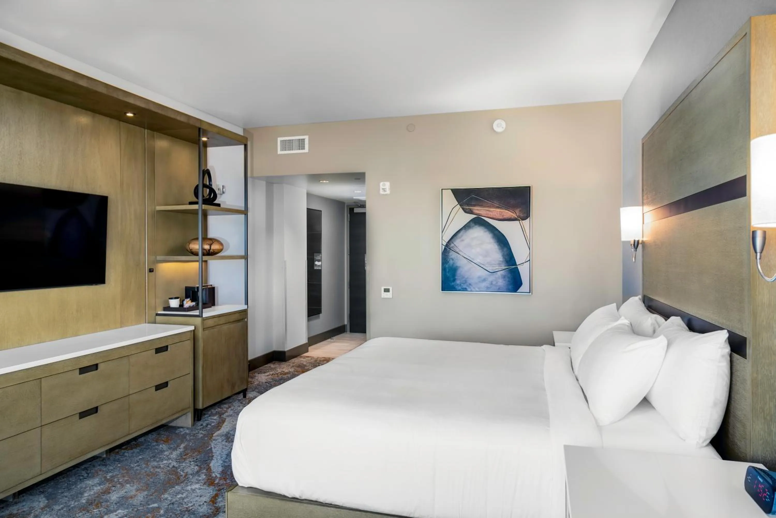 Bedroom, Bed in Red Hawk Resort & Casino