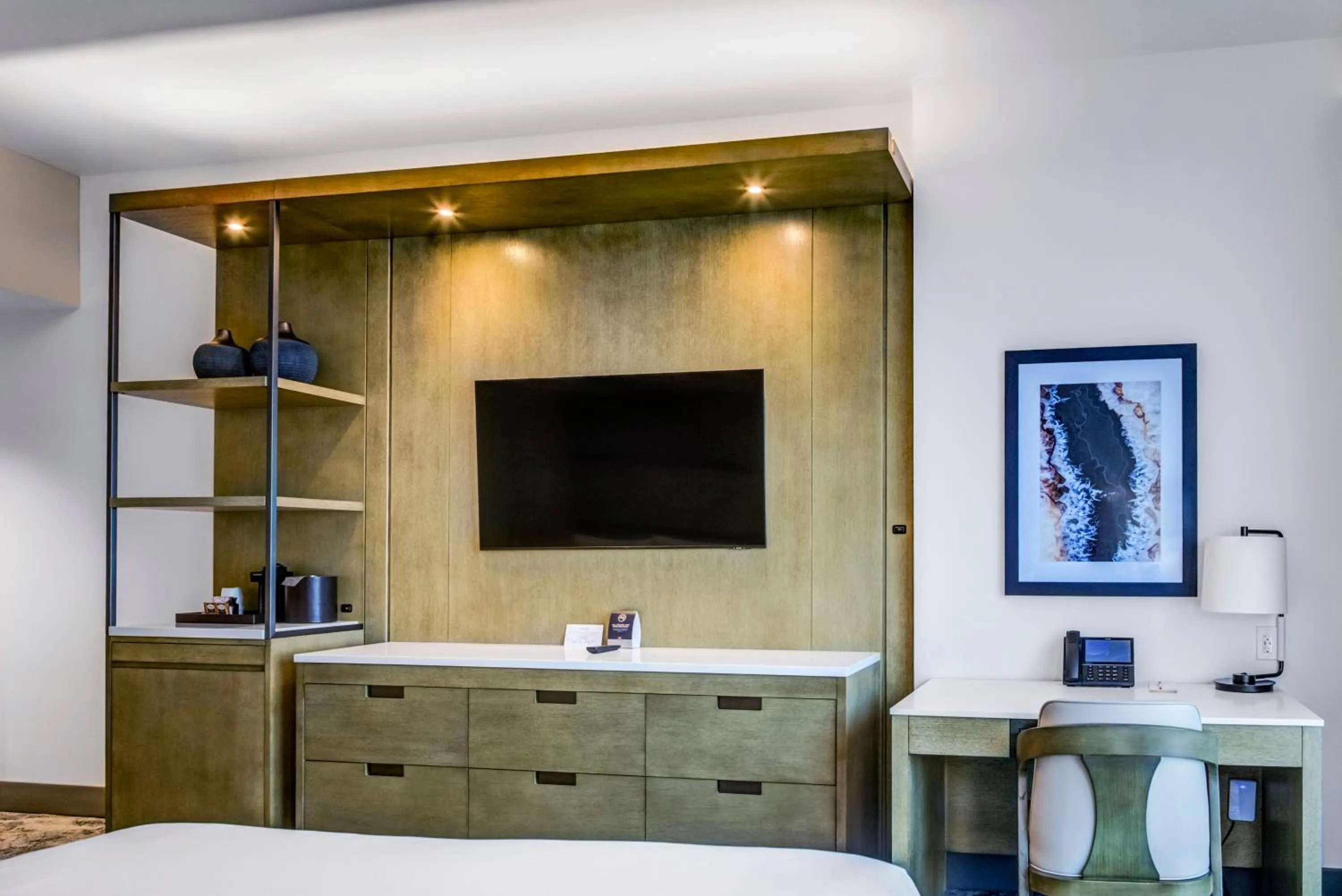 Deluxe Queen Room in Red Hawk Resort & Casino