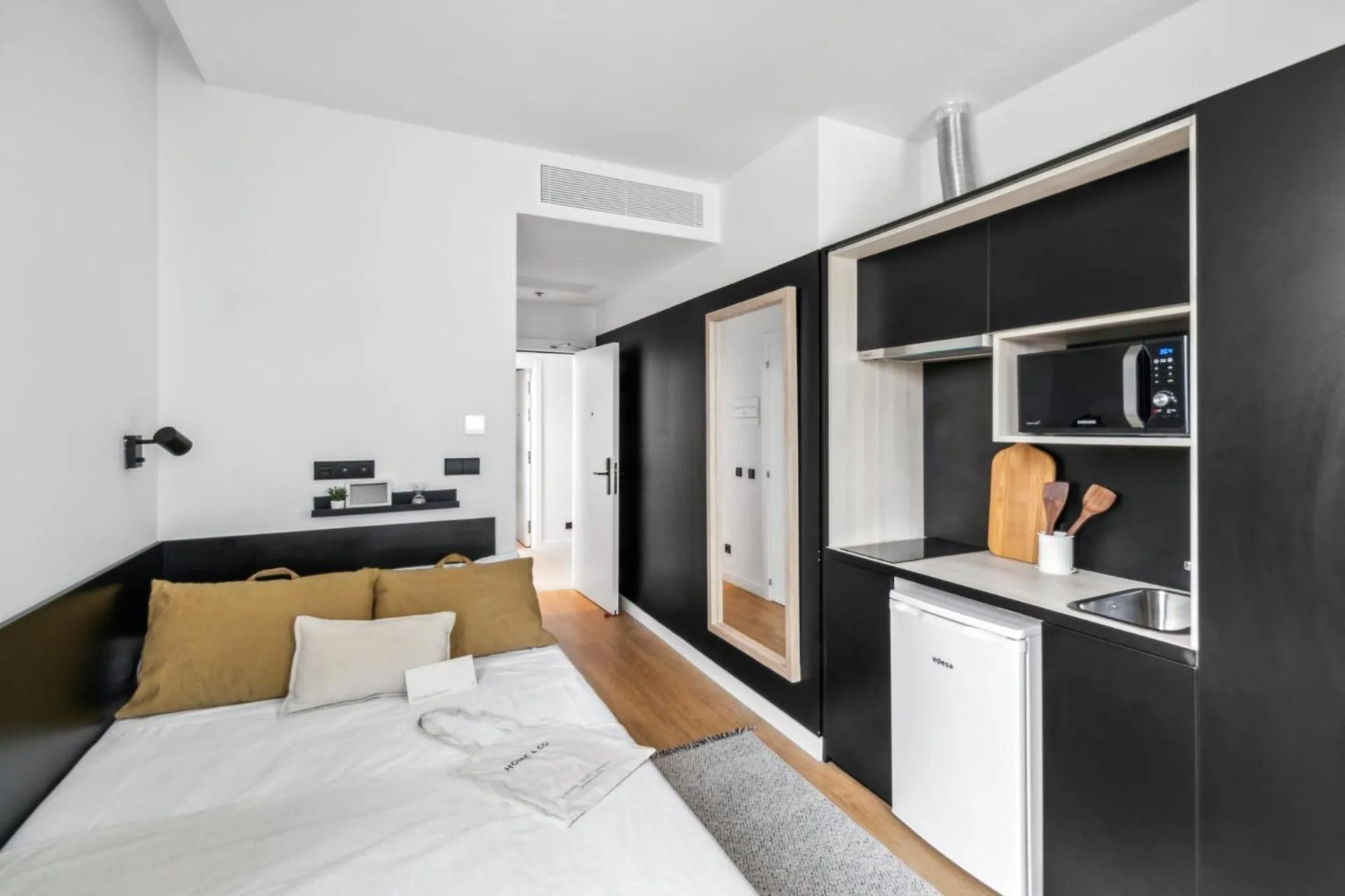 Kitchen or kitchenette, Bed in Home and CoLiving Pamplona