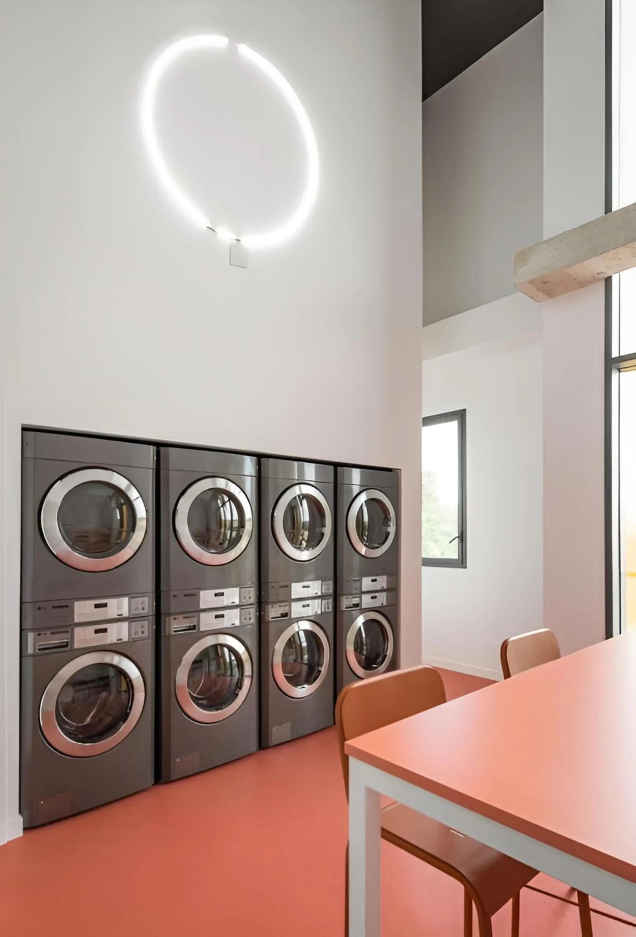 washing machine in Home and CoLiving Pamplona