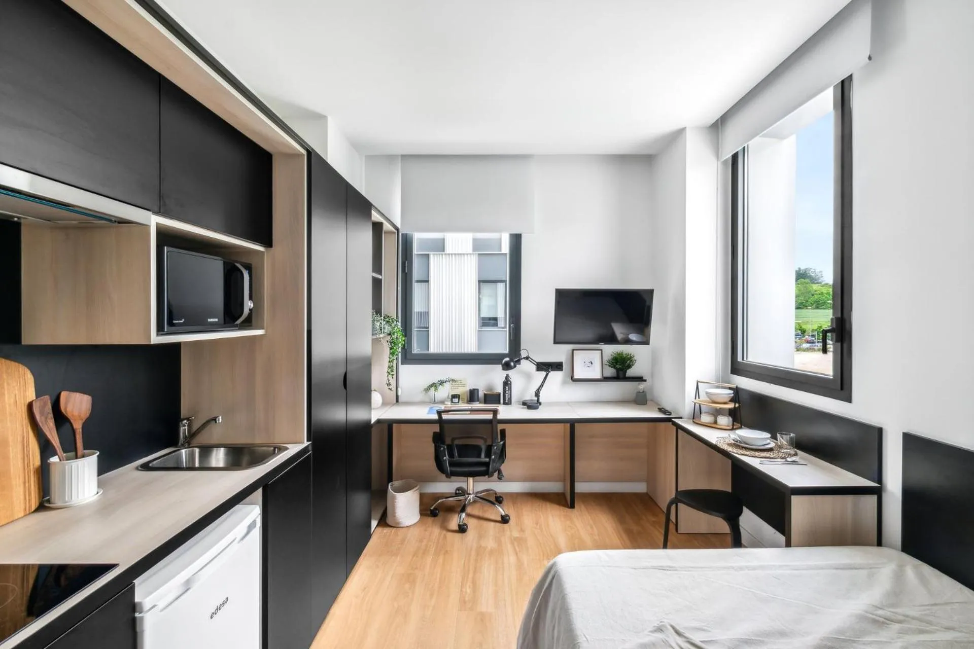 Photo of the whole room, Bed in Home and CoLiving Pamplona